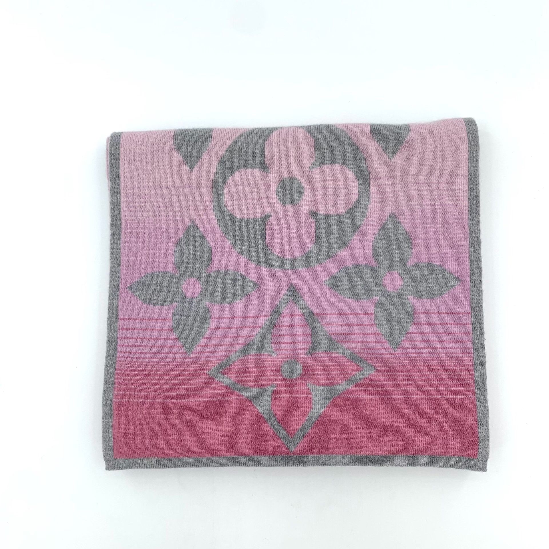 Louis Vuitton Louis Vuitton Tie-Dye Gradient Pink Scarf 35 Men Size ONE SIZE - 1 Thumbnail
