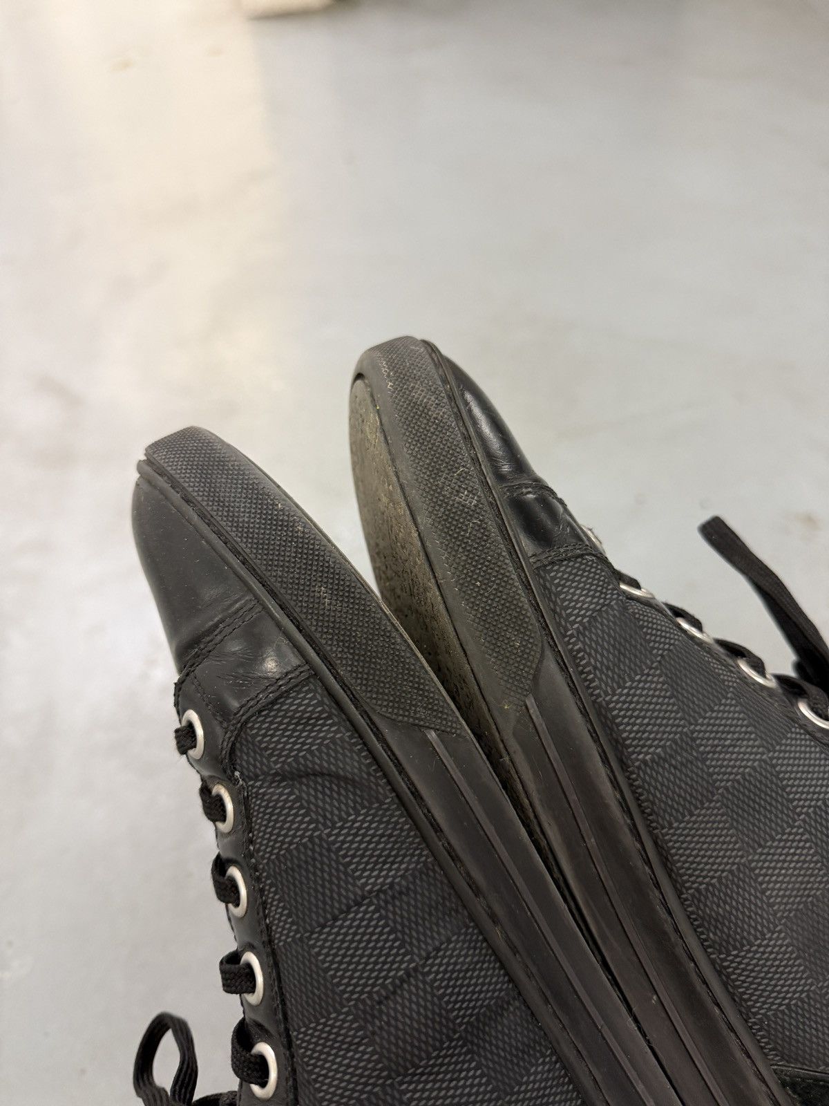 Louis Vuitton Louis Vuitton Leather Low Top Zip Sneakers Size US 7 / EU 40 - 8 Thumbnail