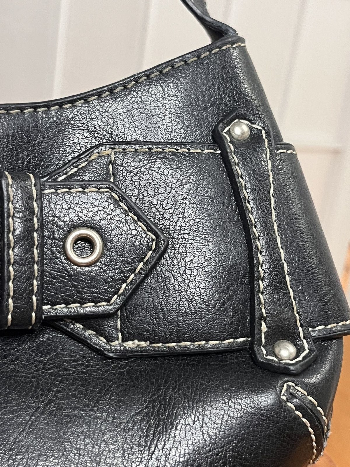 Guess × Vintage Vintage Guess Black Leather Mini Shoulder Bag Size ONE SIZE - 4 Thumbnail