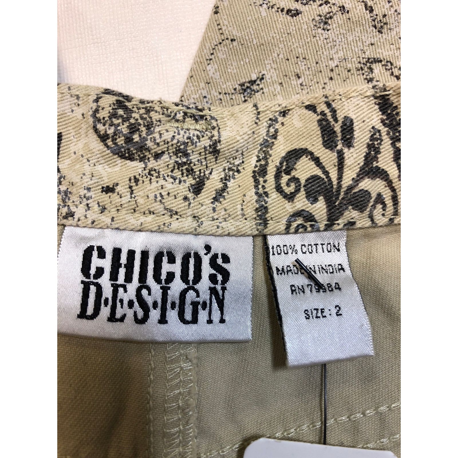 Chicos Women’s Chico’s Design beige printed capri’s Size 26" / US 2 / IT 38 - 4 Thumbnail