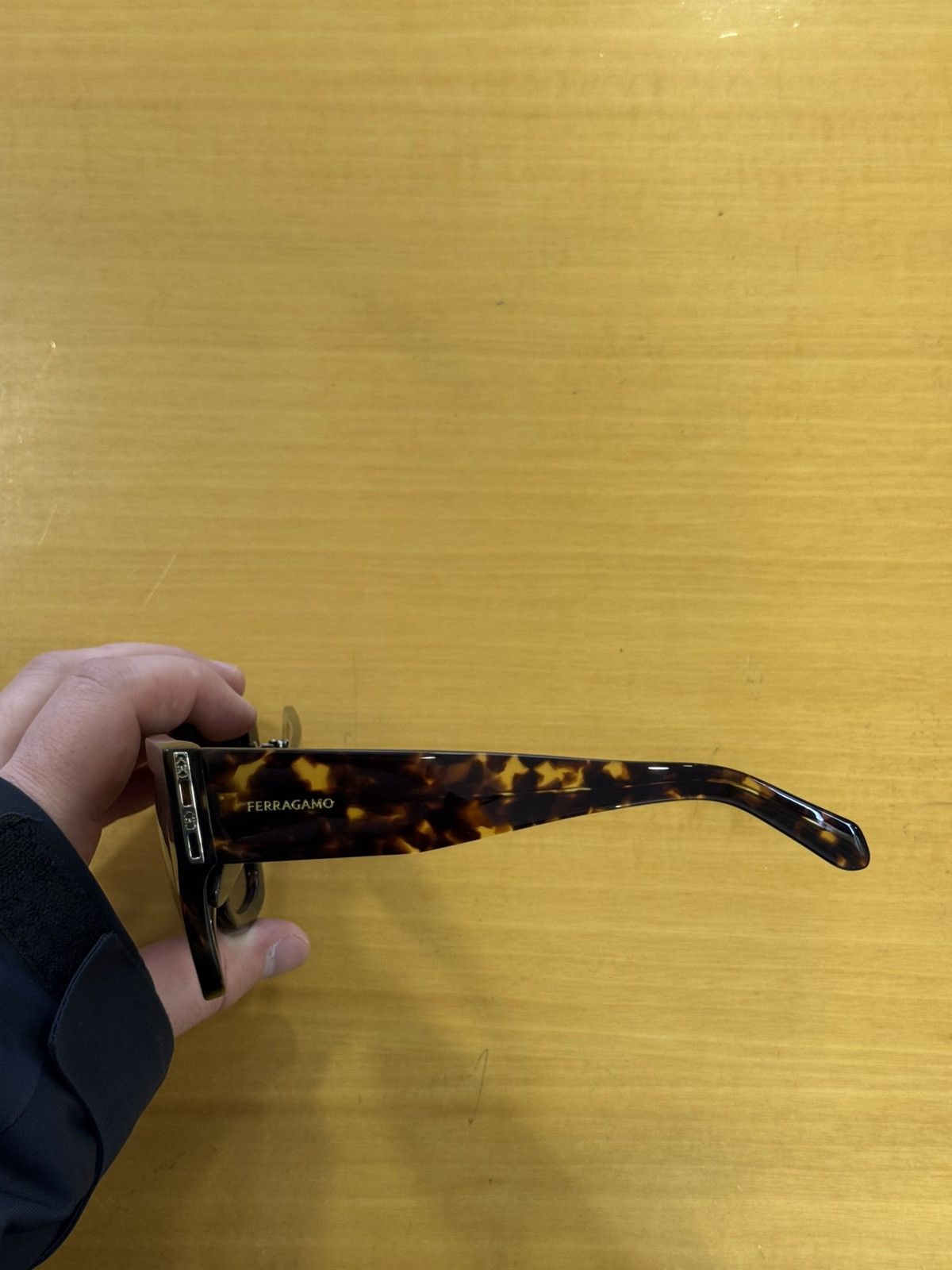 Salvatore Ferragamo Ferragamo Sunglasses SF1104S 242 Size ONE SIZE - 3 Thumbnail