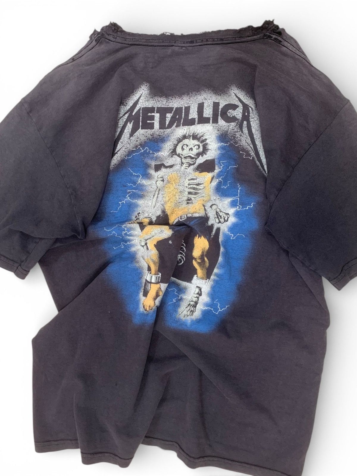 Band Tees Vintage Sunfaded 2000s Metallica Distressed Band Tee Size US L / EU 52-54 / 3 - 4 Thumbnail