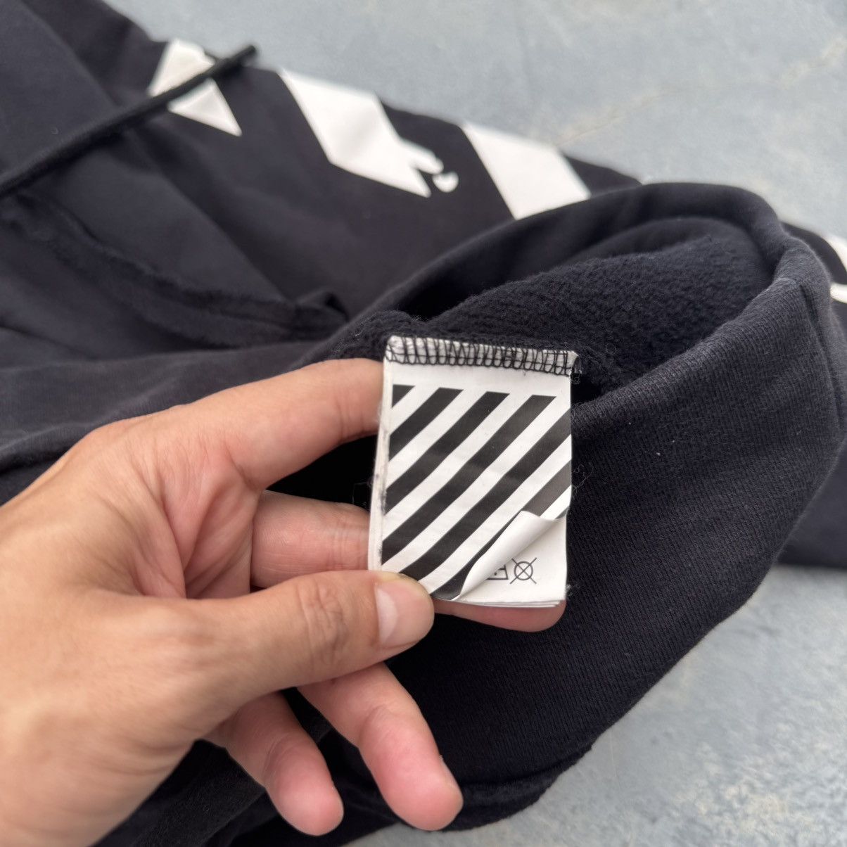 Off-White Off White X Virgil Abloh Black Dripping Arrow Hoodie Size US XS / EU 42 / 0 - 16 Thumbnail