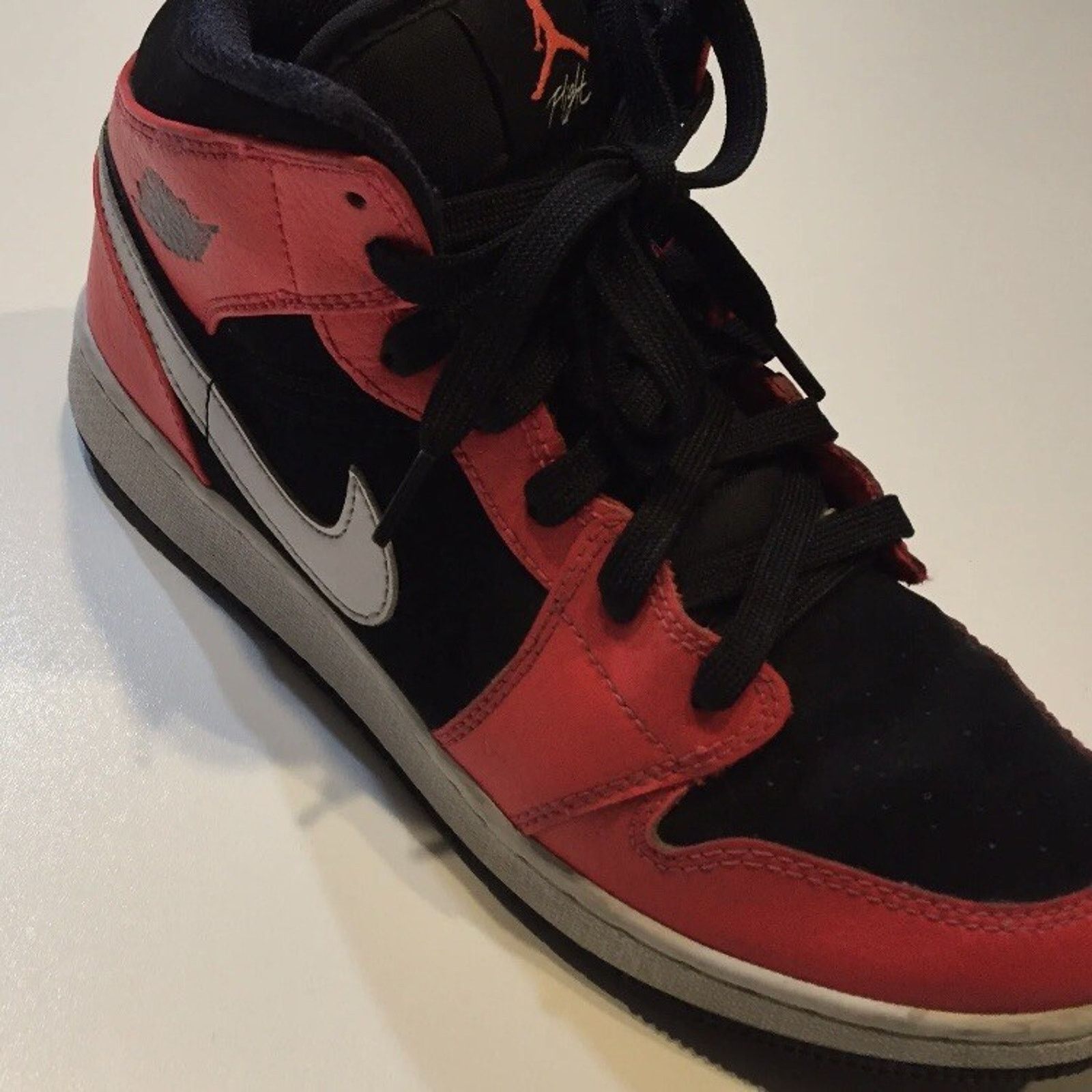 Nike Nike Air Jordan 1 Mid Infrared 23 Red Black 554725 061 GS Size US 7 / EU 40 - 8 Thumbnail