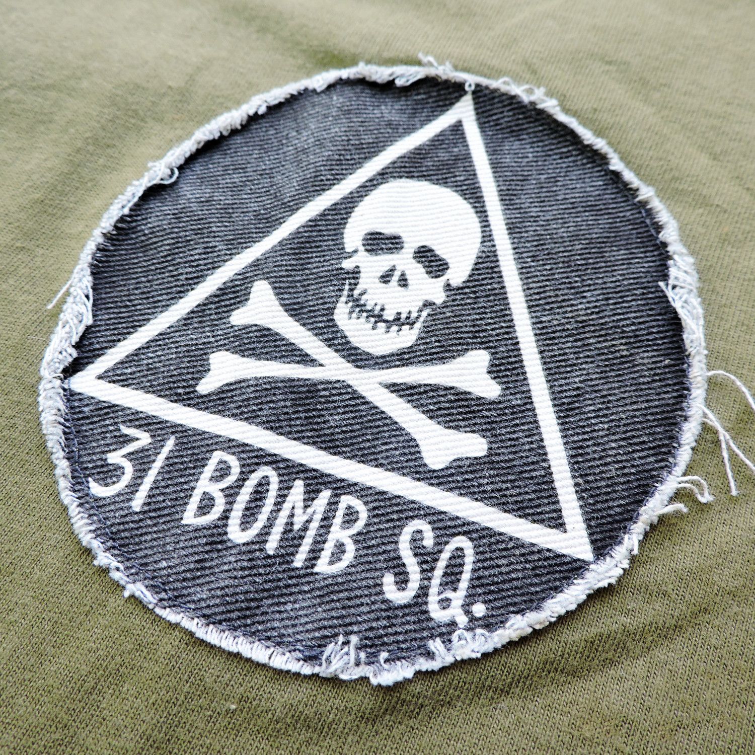Buzz Rickson's 'IN HOC SIGNO VINCES' BOMBER BARONS JUNGLE AIR FORCE T-SHIRT Size US XS / EU 42 / 0 - 5 Thumbnail