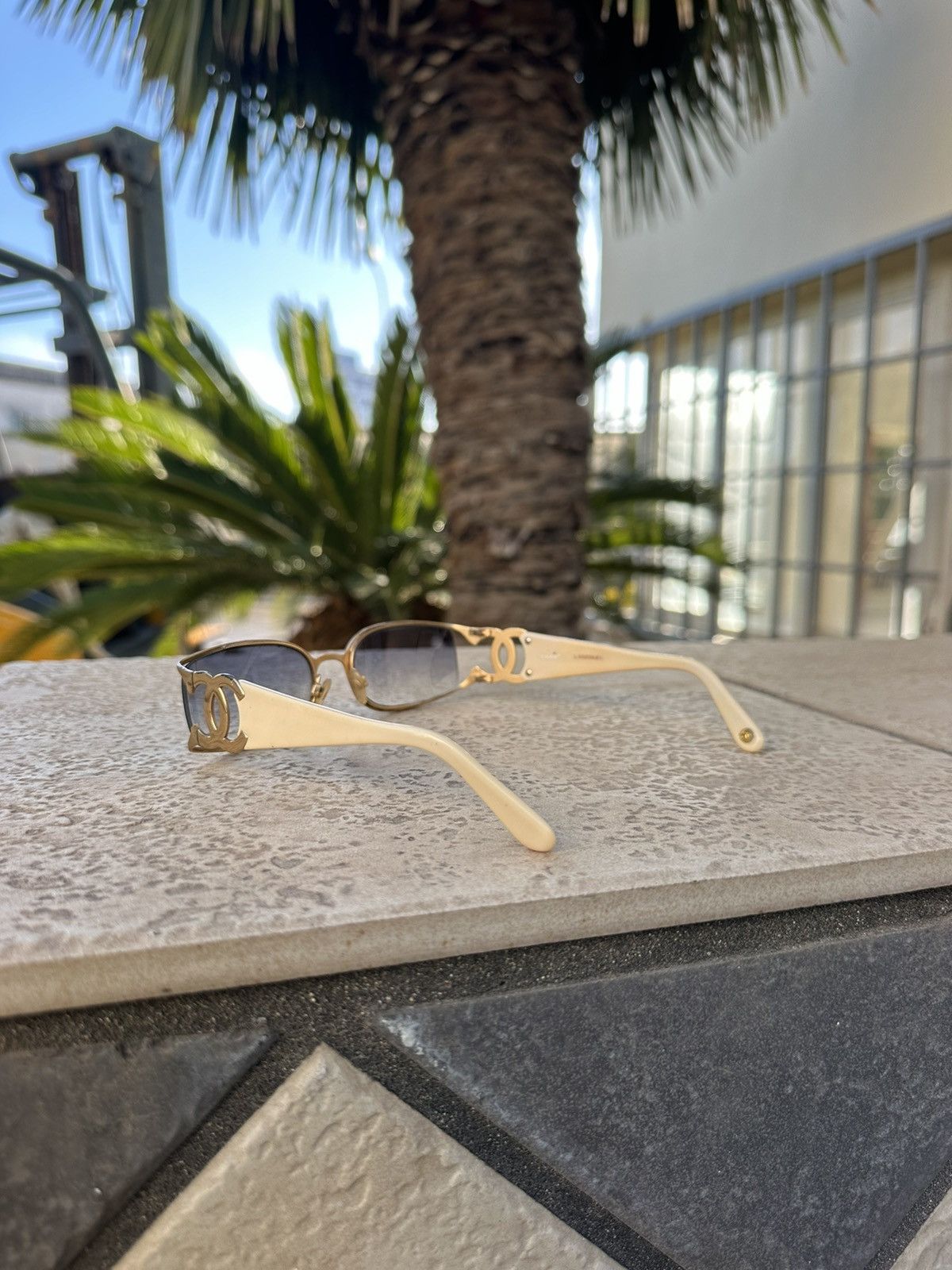 Chanel Chanel Sunglasses Vintage Rare 4024 L3028621 Size ONE SIZE - 3 Thumbnail