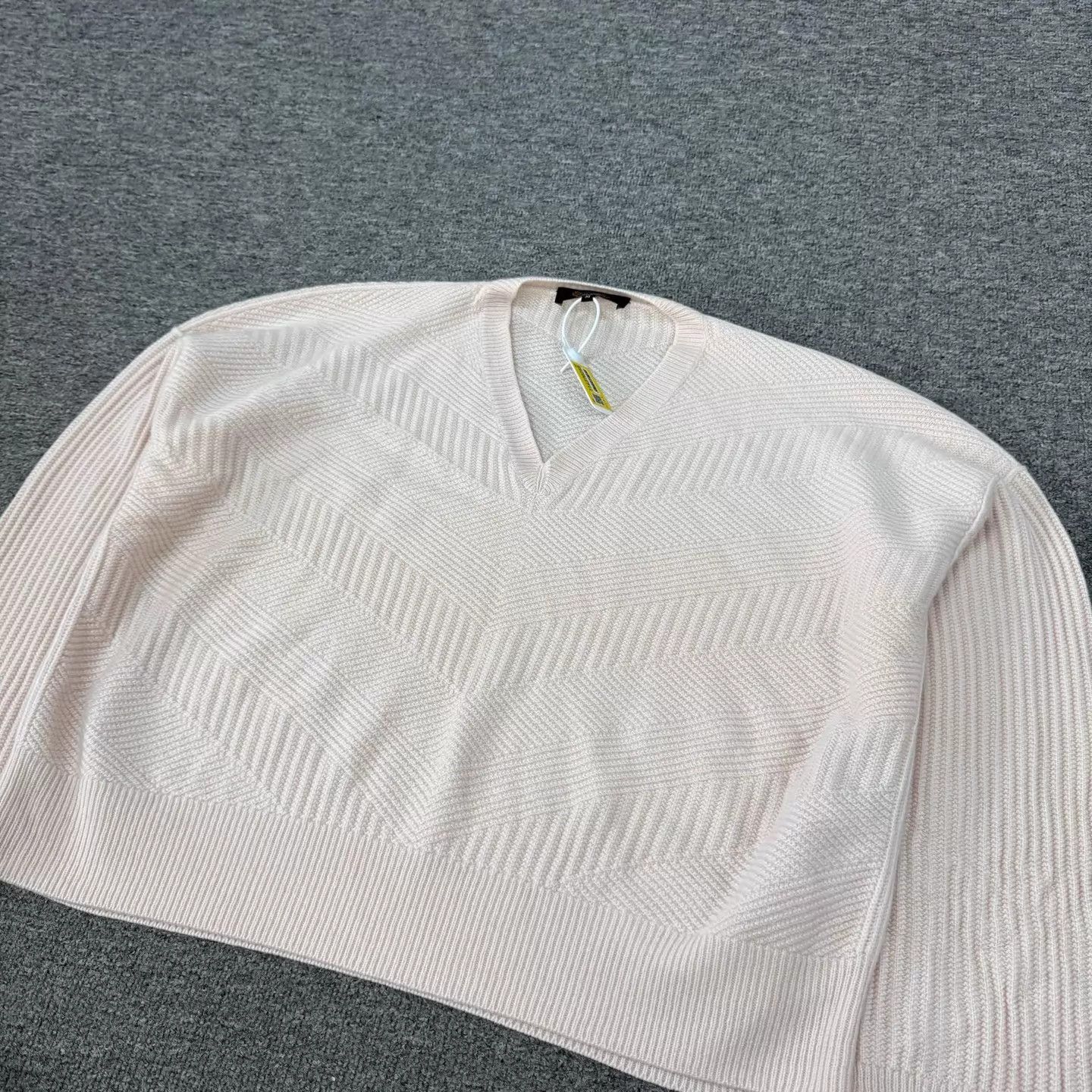 Loro Piana Loro Piana Light Pink V-neck Batwing Cropped Cashmere M Size M / US 6-8 / IT 42-44 - 3 Thumbnail