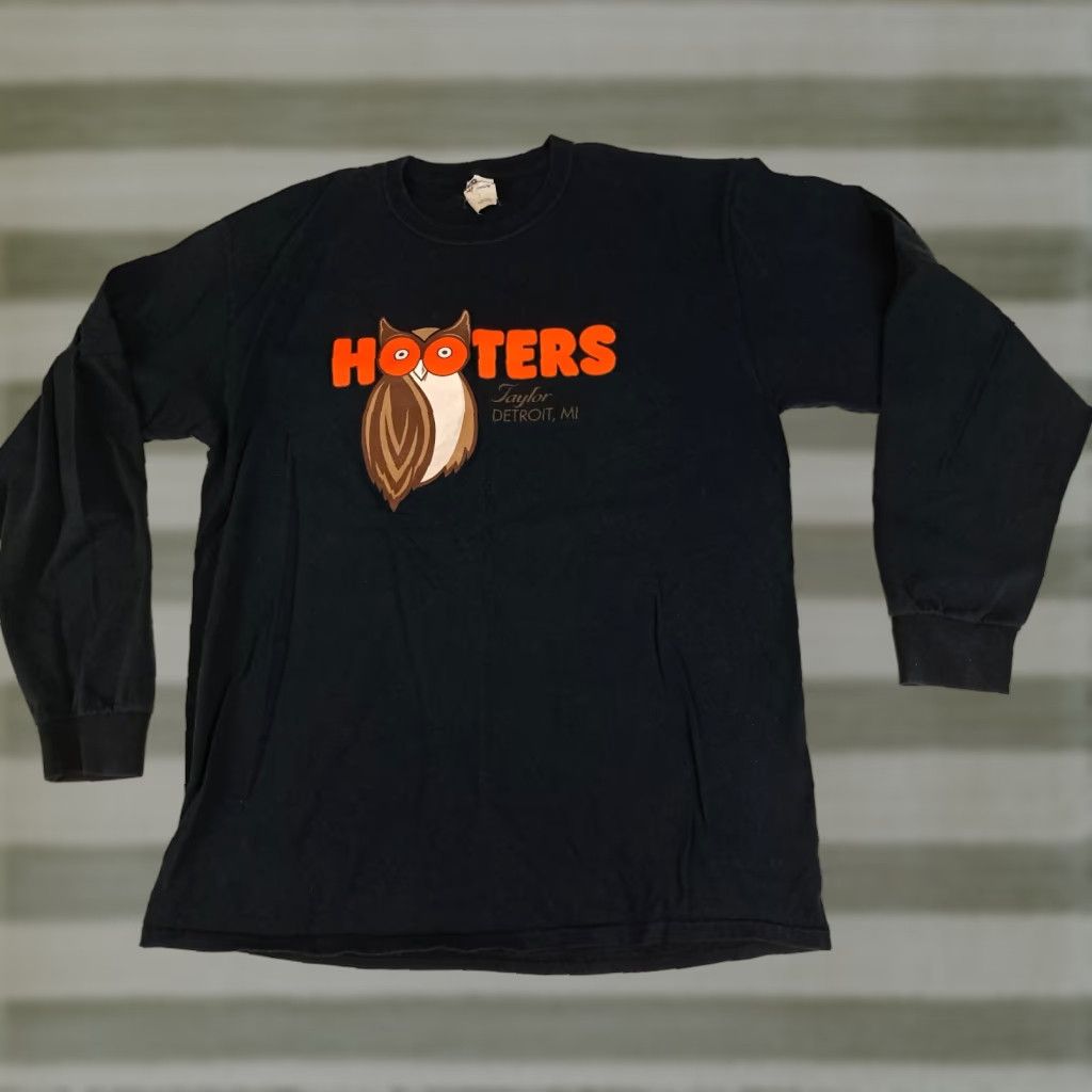 Jerzees VINTAGE Hooters Detroit 90s Jerzees T-Shirt Long Sleeve Black Large Unisex Adults 90s Crew Neck Cotton Jerzees Brand Mens Womens Boys Girls Size US L / EU 52-54 / 3 - 1 Thumbnail