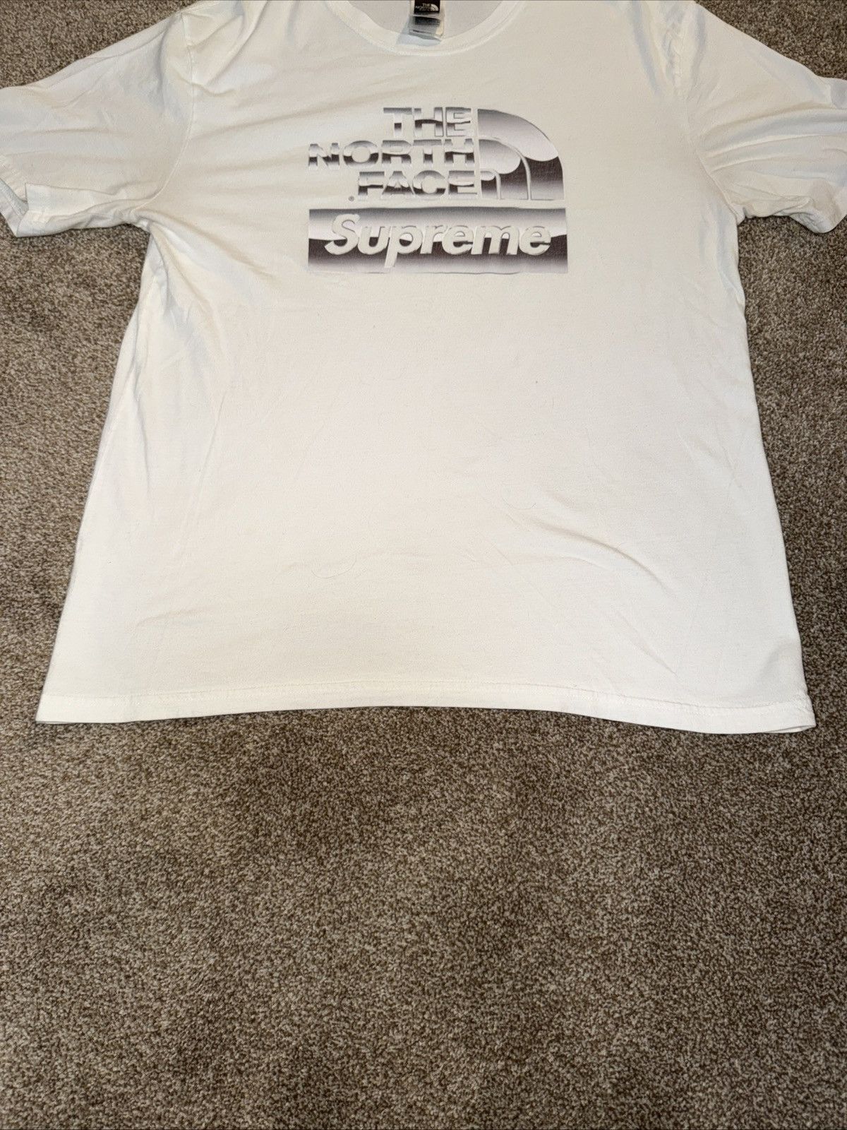 Supreme × The North Face Supreme X The North Face Metallic Logo Tee White Tee Shirt Size US M / EU 48-50 / 2 - 2 Thumbnail
