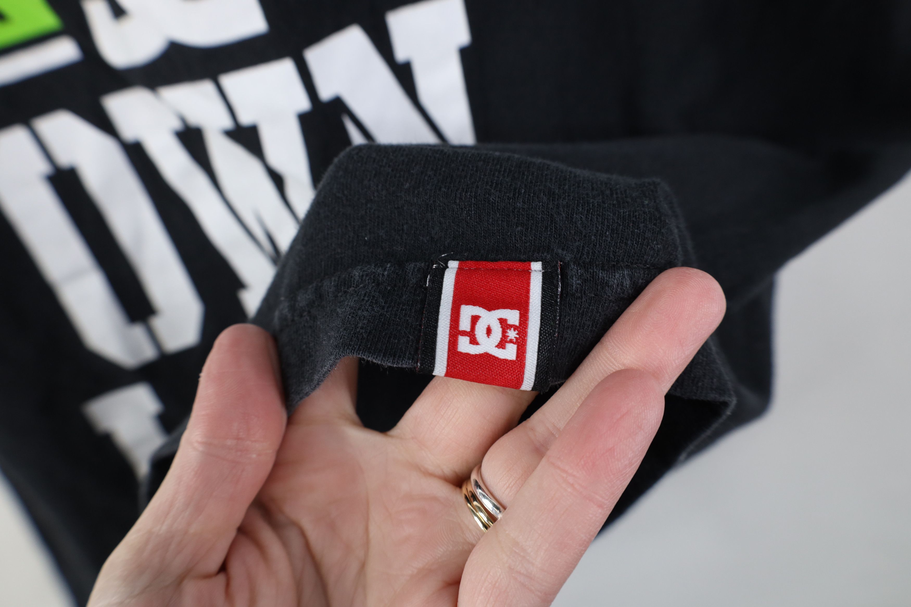 Vintage Vintage DC Shoes Rob Dyrdek Own Luck Skateboarding T-Shirt Size US XL / EU 56 / 4 - 6 Thumbnail