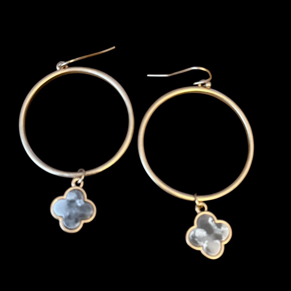 Other Gold tone open circle hoop with Jasper clover charm Size ONE SIZE - 1 Thumbnail