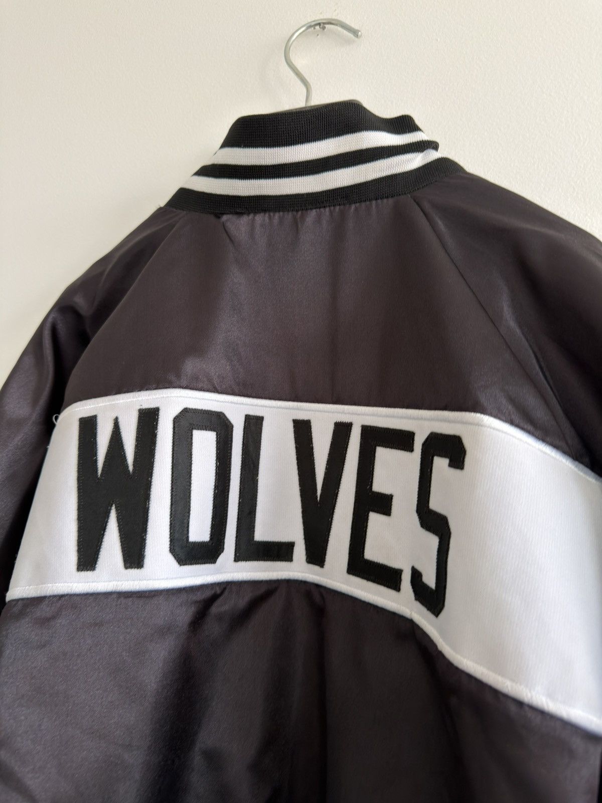 Darc Sport *RARE* OG DARC SPORT WOLVES BODYBUILDING FITNESS BOMBER Size US L / EU 52-54 / 3 - 10 Thumbnail