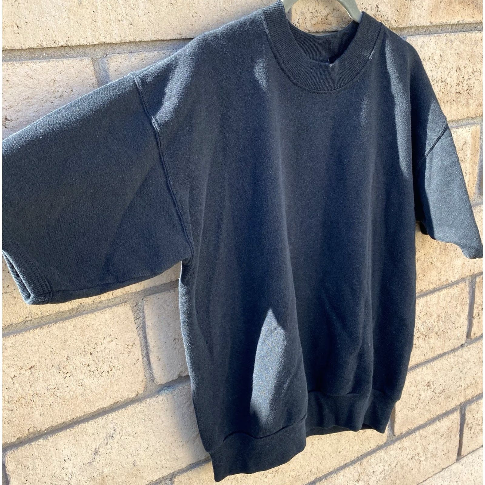 Vintage VINTAGE Honors Short Sleeve Sweatshirt Mens L Black Fade Sports Pullover Sweatshirt 90s or 00s Size US L / EU 52-54 / 3 - 3 Thumbnail
