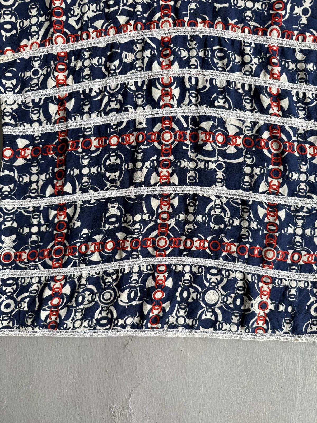 Chanel 2007 Archive Chanel Silk All-Over-Print Blouse Size S / US 4 / IT 40 - 5 Thumbnail