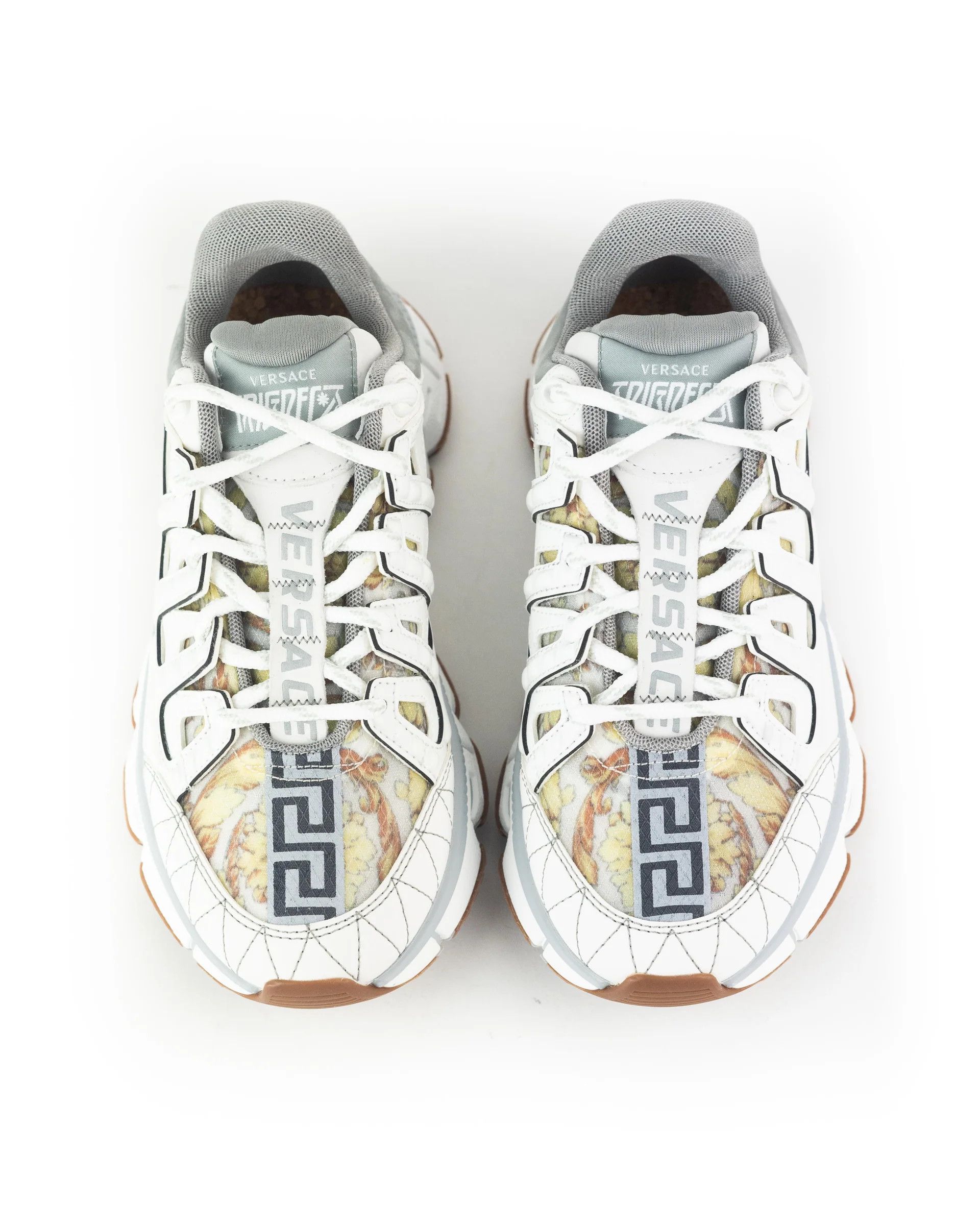 o1y0425 Logo Low-Top Sneakers in White