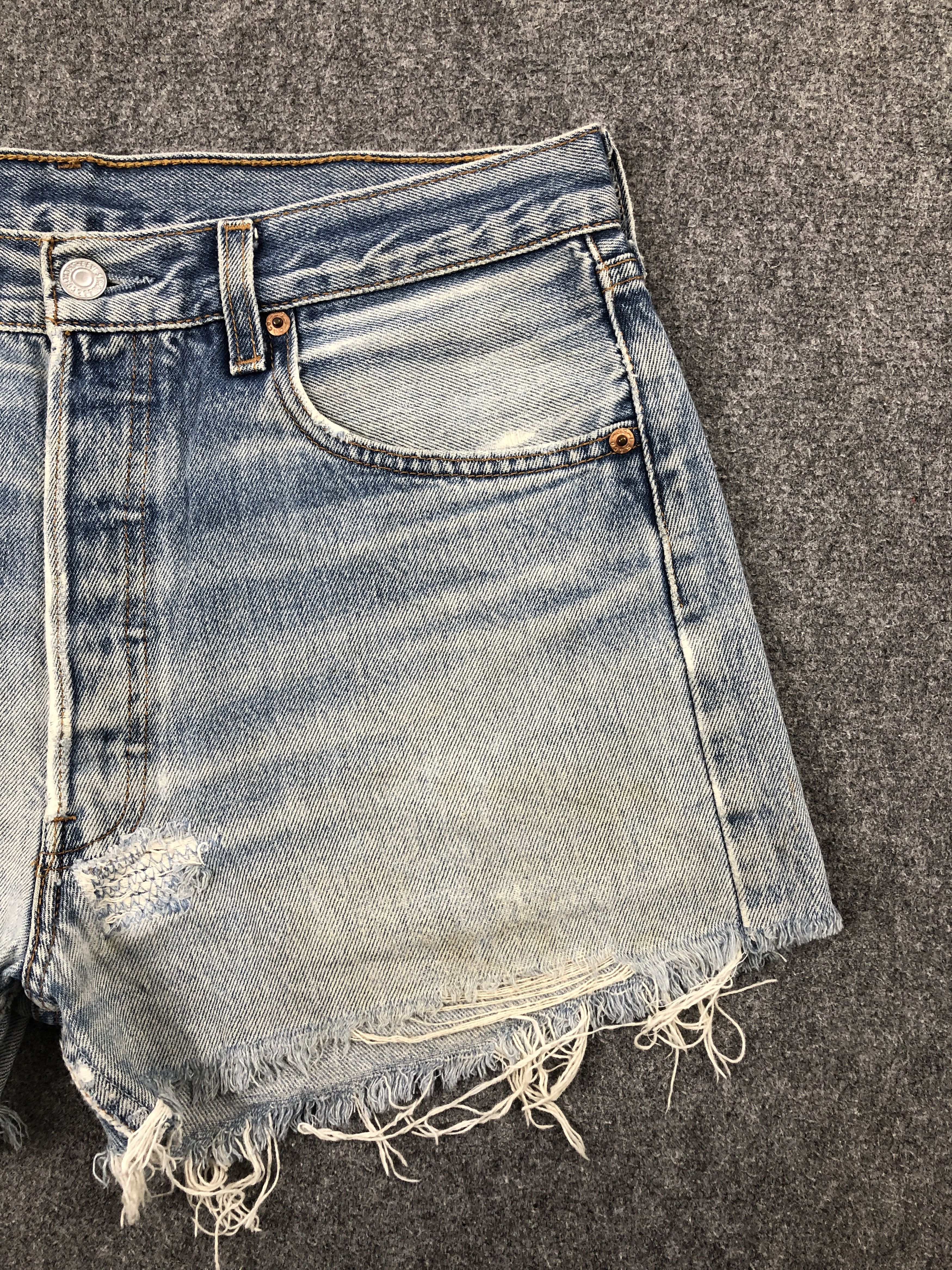 Levi's Vintage Distressed Levis 501 Cropped Jeans DP2416 Size US 32 / EU 48 - 2 Thumbnail
