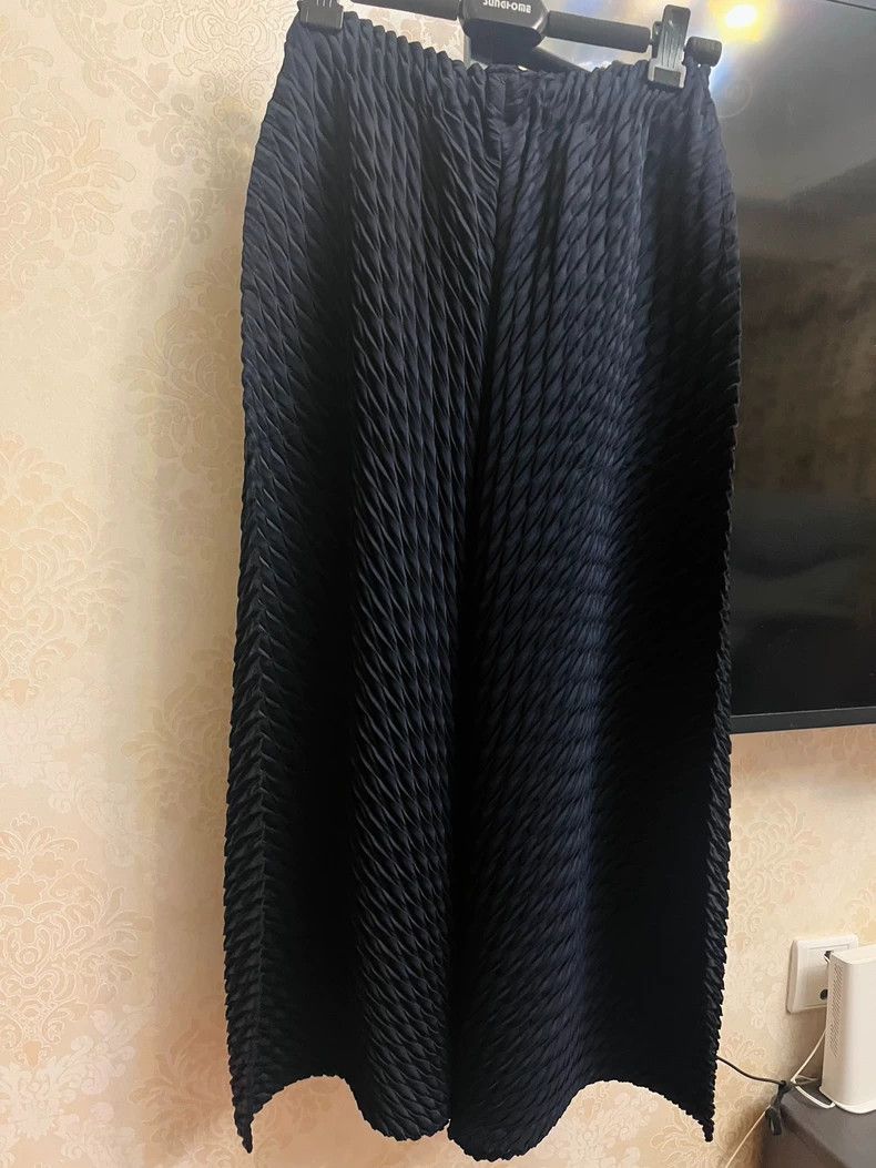 Issey Miyake Issey Miyake Dark blue pleated pants Size 25" / US 0 / IT 36 - 2 Thumbnail