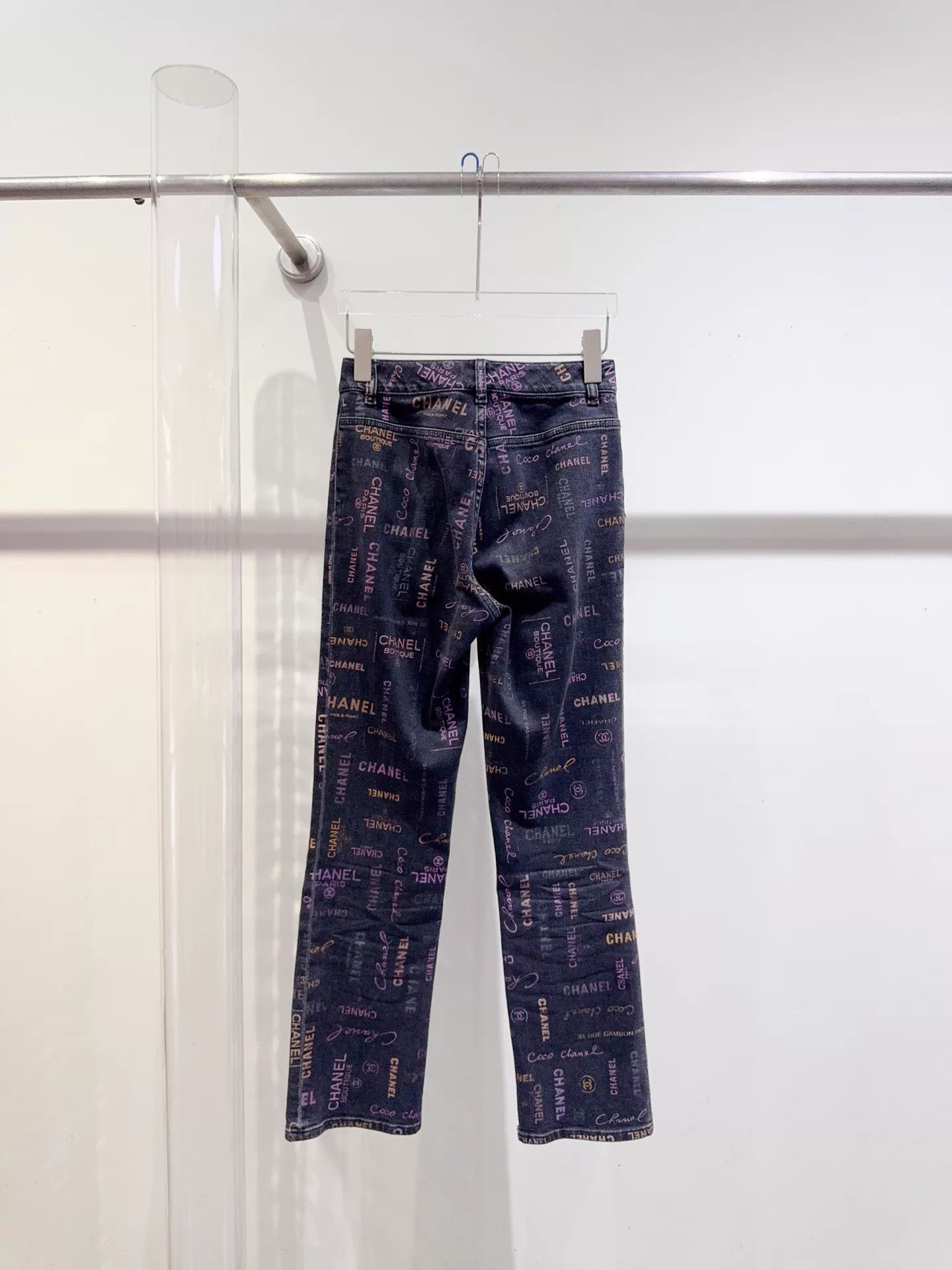 Chanel Chanel 22P Graffiti High-Waisted Jeans 34 Mint Size 25" / US 0 / IT 36 - 3 Thumbnail