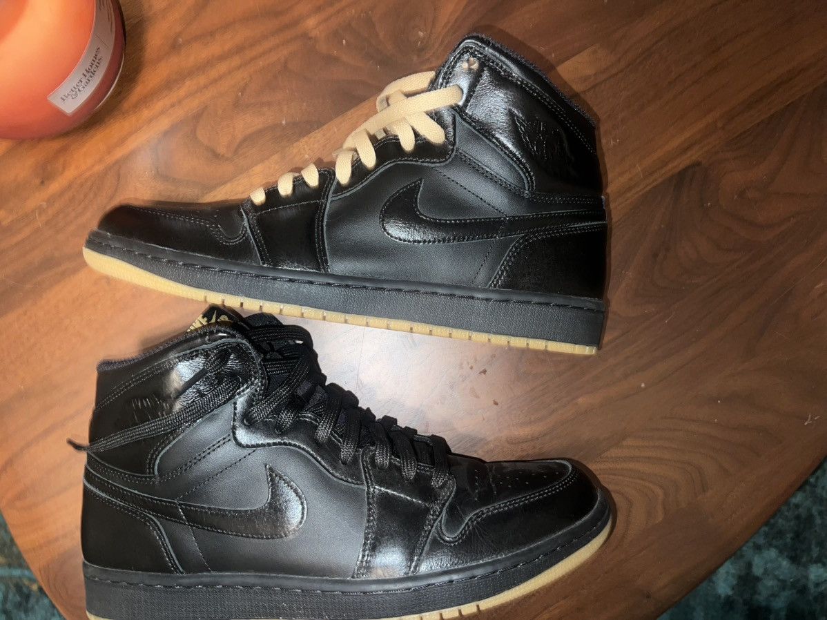 Jordan Brand Air Jordan 1 Retro High Black Gum Size US 10.5 / EU 43-44 - 1 Thumbnail