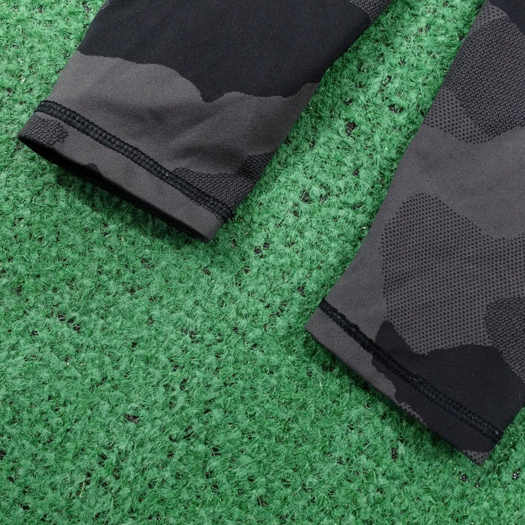Vintage Aerie Womens S Gray Camo Ankle High Rise CHILL. PLAY. MOVE. Gym & Training Yoga Leggings Size 28" / US 6 / IT 42 - 3 Thumbnail