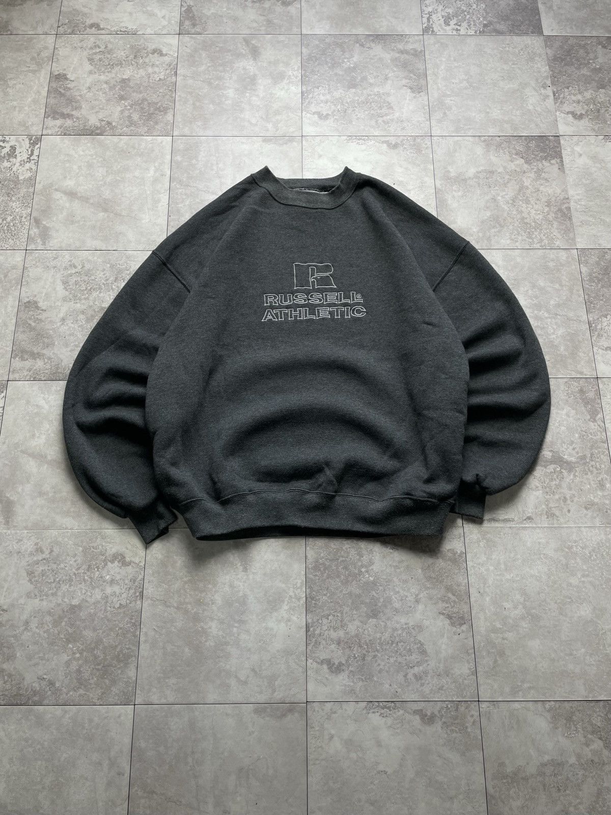 Russell Athletic Vintage Russel Athletic Embroidered Center Logo Sweatshirt Size US XXL / EU 58 / 5 - 2 Thumbnail