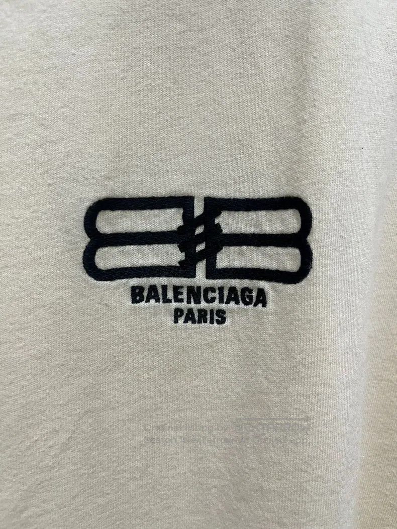 Balenciaga Balenciaga Beige BB Logo Short Sleeve Tee. Size US M / EU 48-50 / 2 - 3 Thumbnail