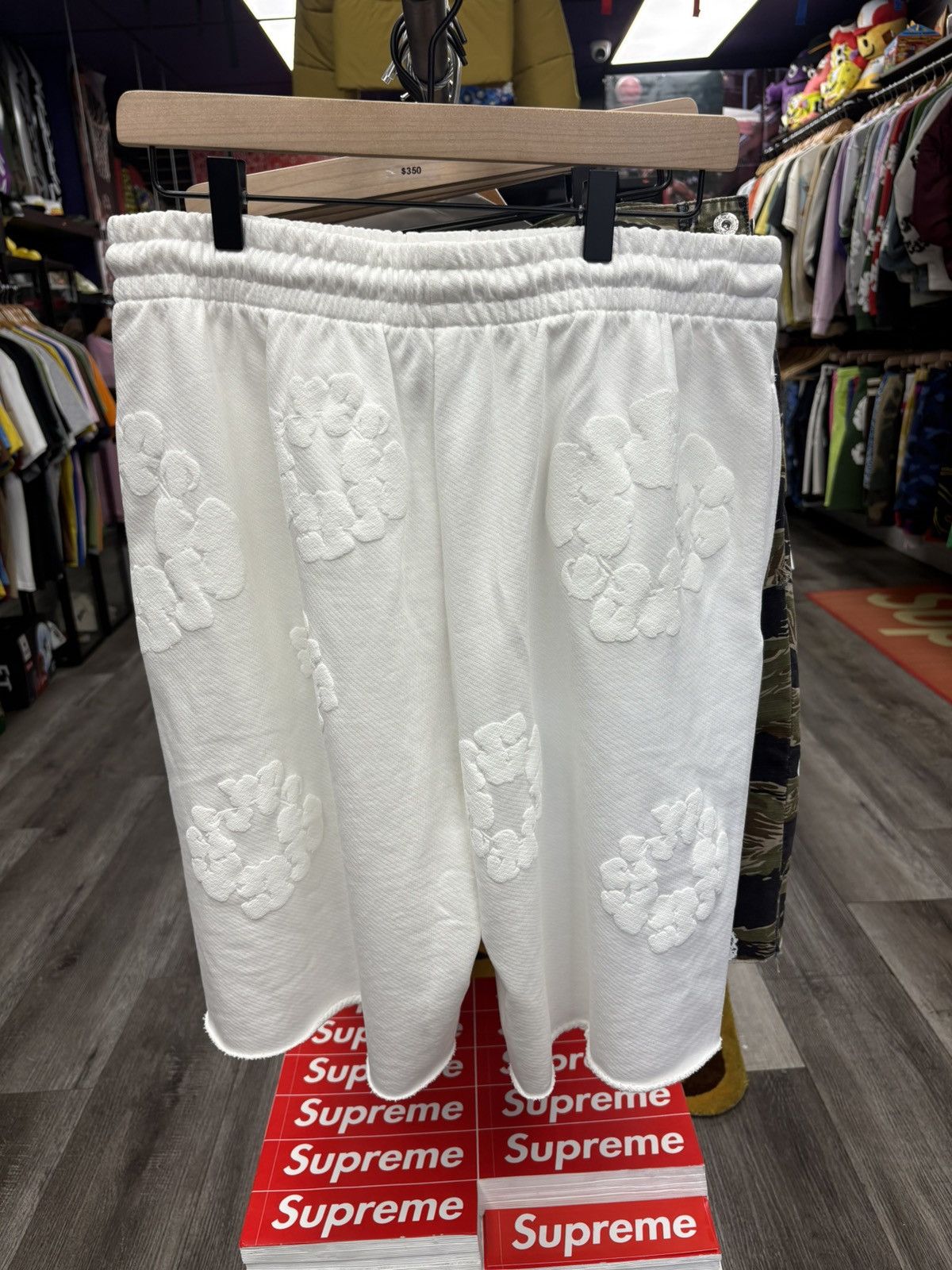 DENIM TEARS Cotton Wreath Shorts White Large Size US 34 / EU 50 - 2 Thumbnail