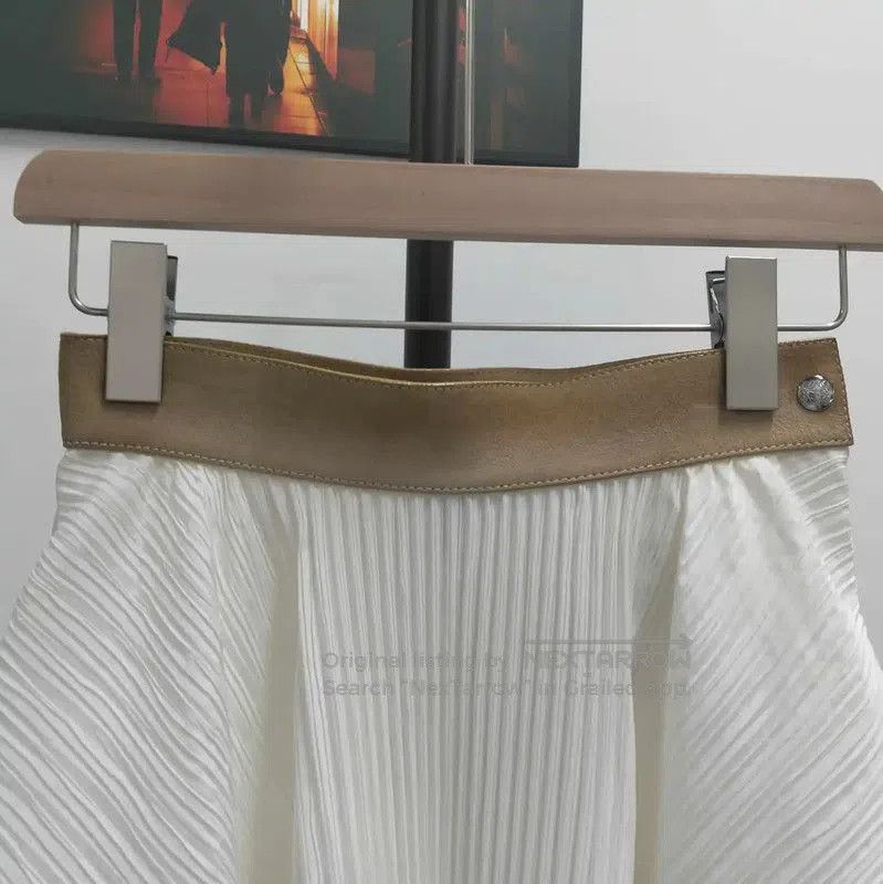 Loewe Loewe White Pleated Skirt for Summer . Size 23" - 6 Thumbnail