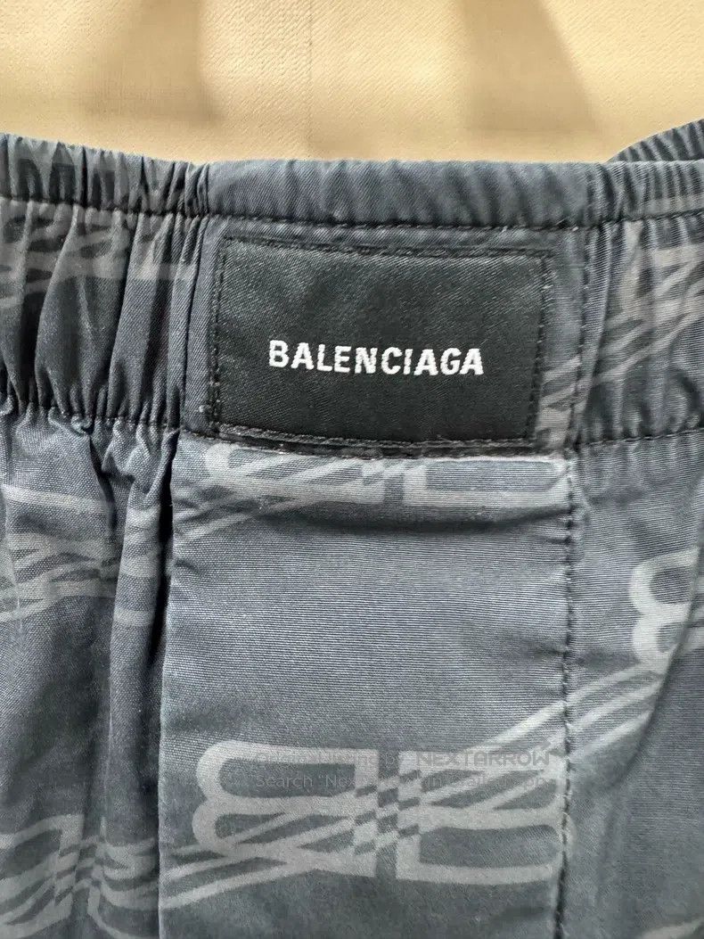 Balenciaga Balenciaga Interwoven Letter Full Print Casual Shorts Size 37" - 3 Thumbnail
