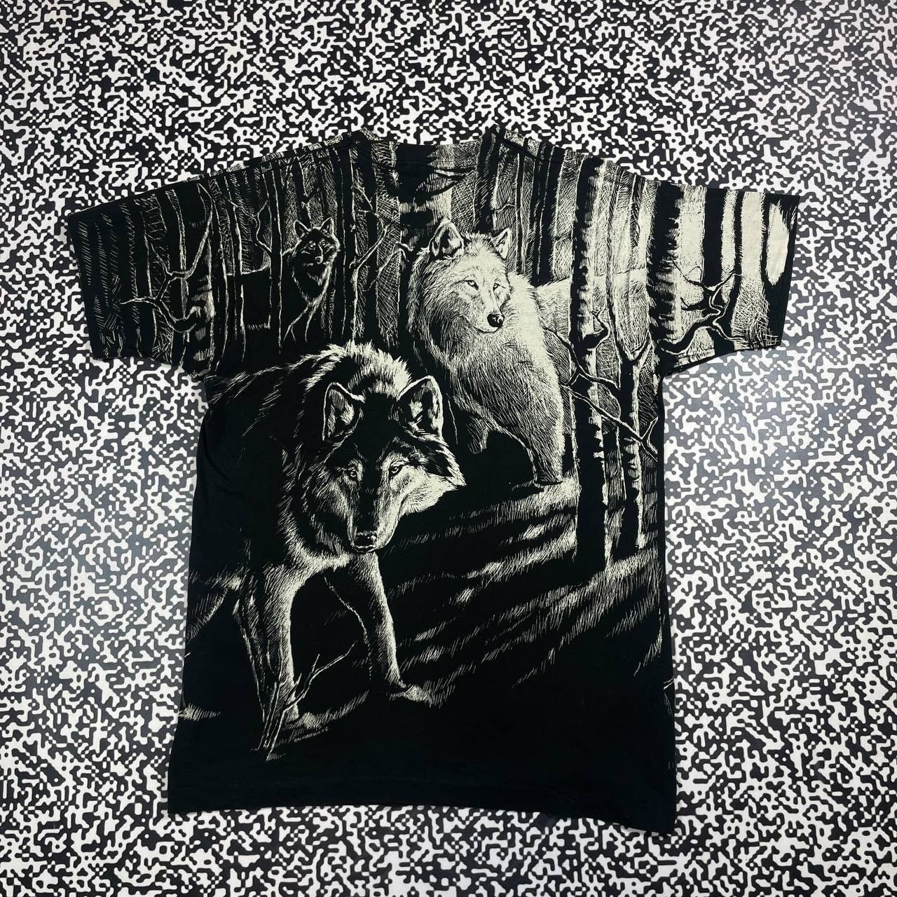 Vintage Vintage 1992 Wolf Harlequin Over Print T-shirt Faded Style Size US L / EU 52-54 / 3 - 7 Thumbnail