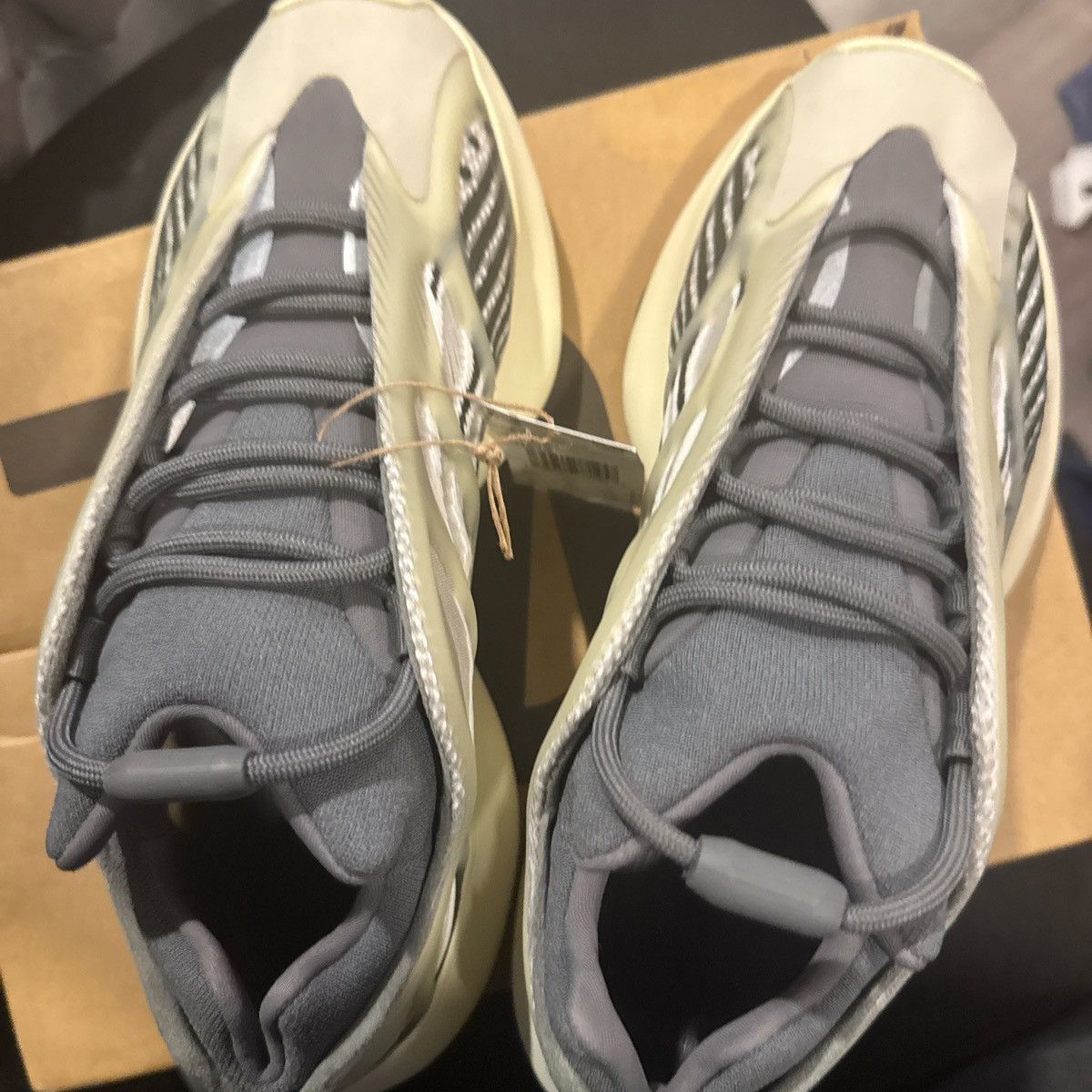 Other YEEZY 700 V3 Fade Salt Size US 7 / EU 40 - 8 Thumbnail