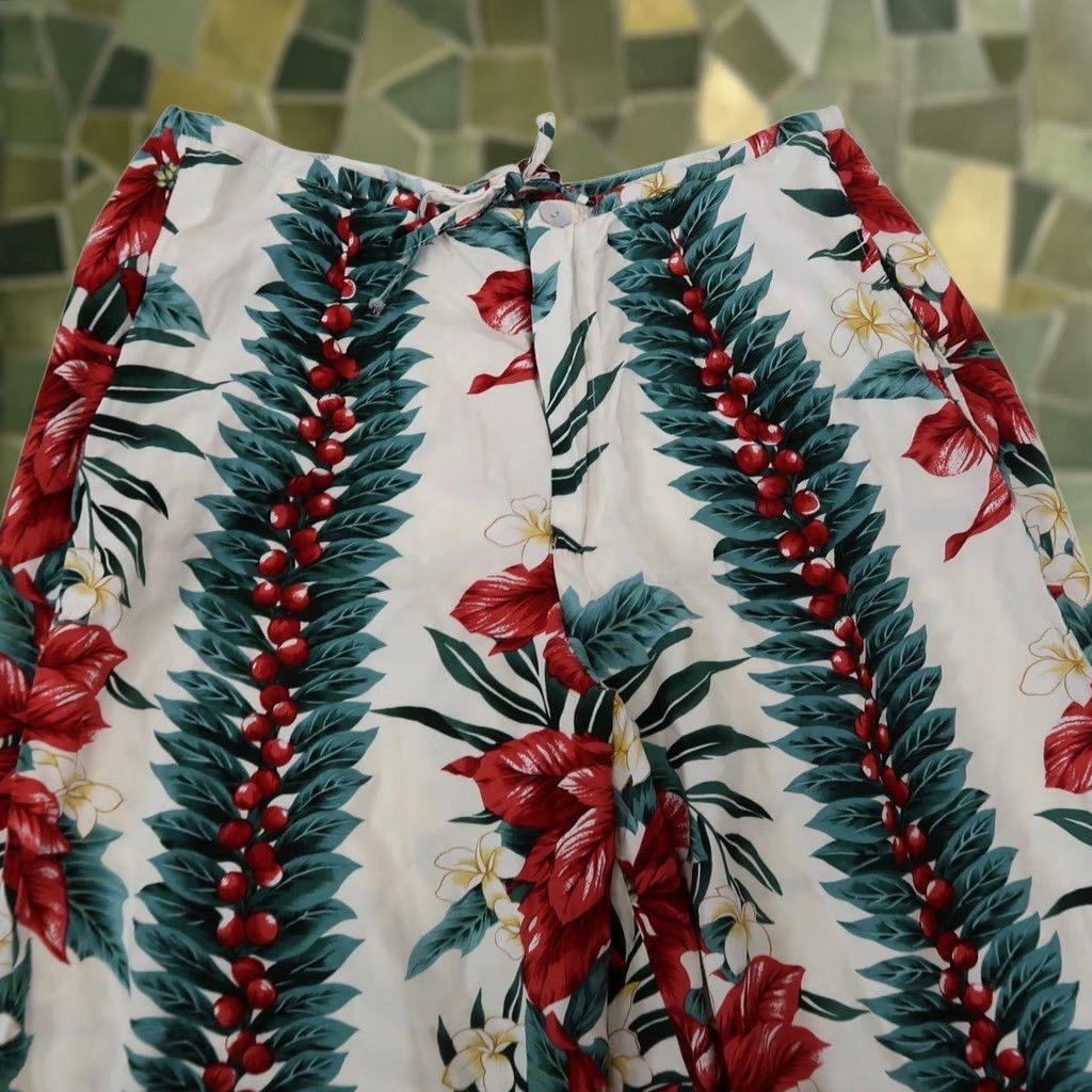 Hilo Hattie VINTAGE Hilo Hattie Capri Pants Floral White Red Green Beach Bohemian Cotton 28 in Waist M Womens Size 32" / US 10 / IT 46 - 1 Thumbnail