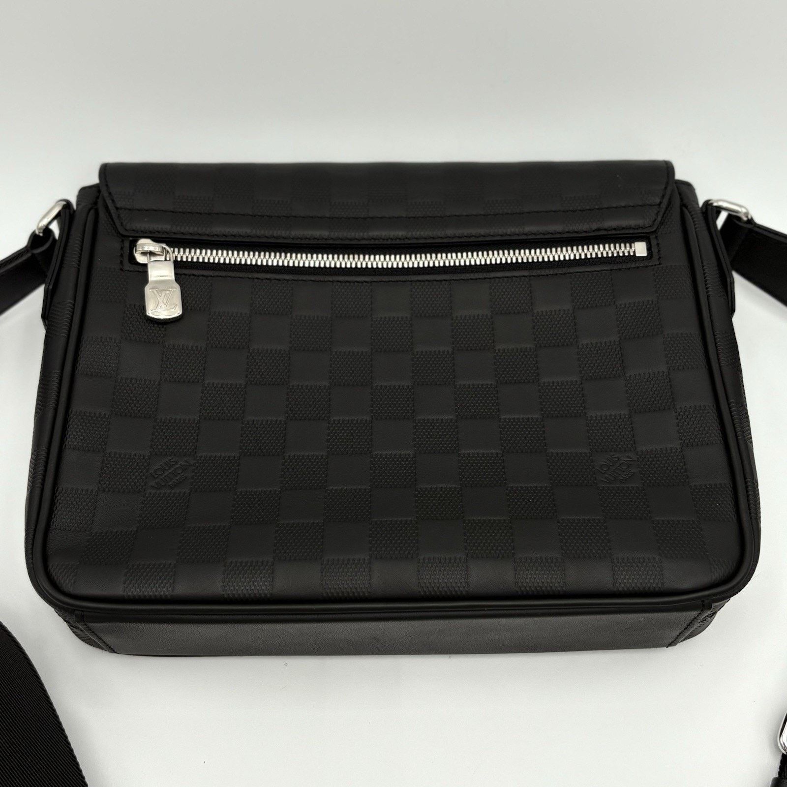 Louis Vuitton Louis Vuitton District PM Infini Messenger Bag | PRISTINE! Size ONE SIZE - 4 Thumbnail