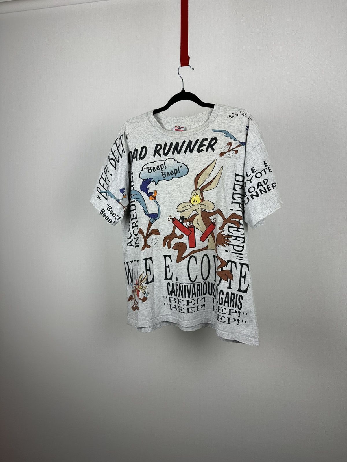 Disney Vintage Wile E Coyote chasing roadrunner t-shirt Size US L / EU 52-54 / 3 - 3 Thumbnail