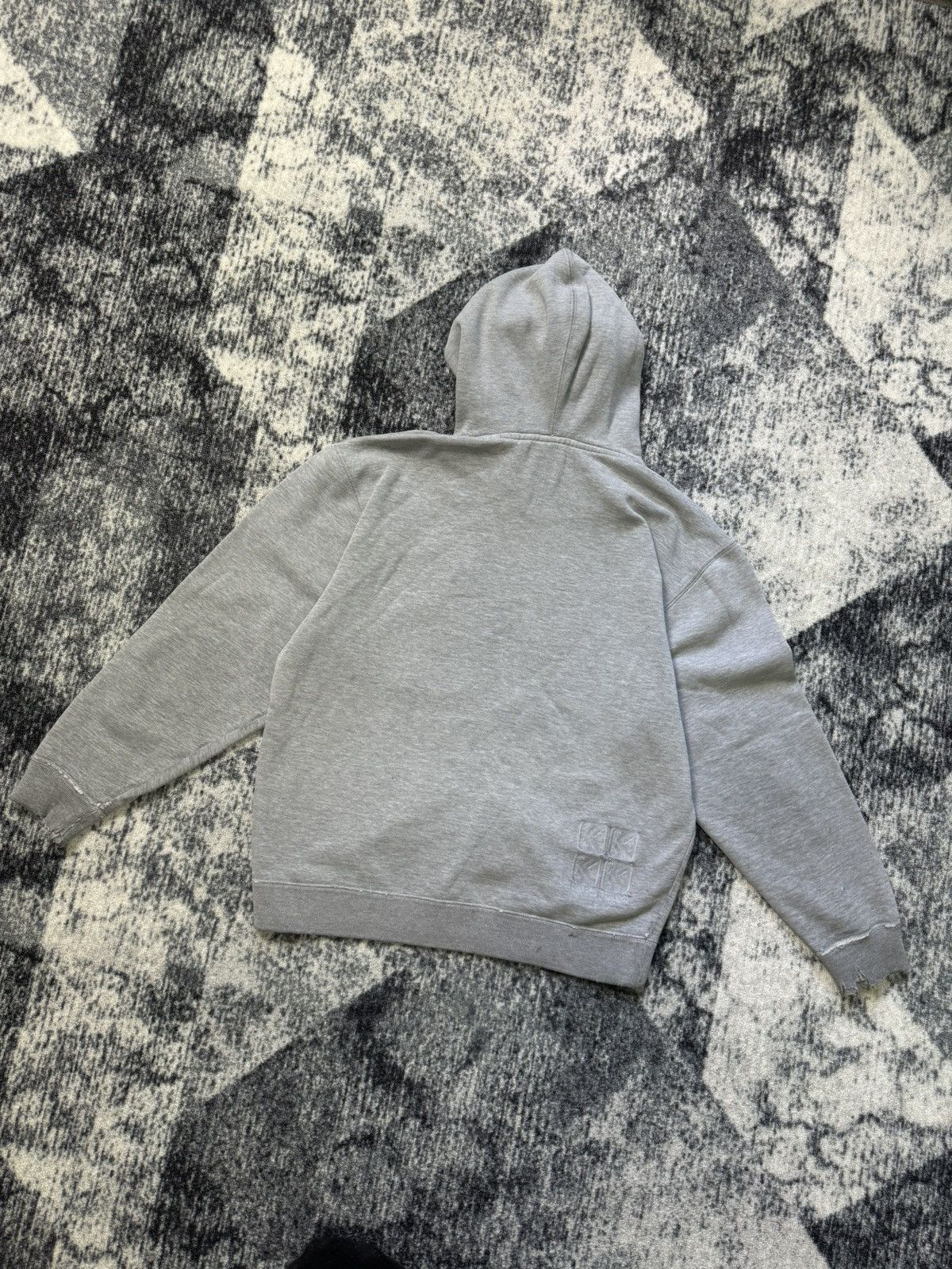 Karl Kani Vintage Karl Kani Hodies Gray Big Logo Distressed Faded Y2K Size US M / EU 48-50 / 2 - 10 Thumbnail