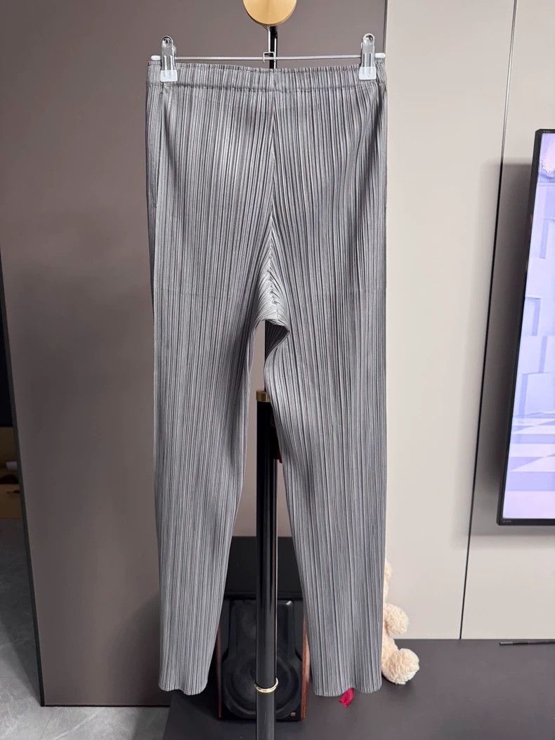 Issey Miyake issey miyake size:3 Grey pleated straight-leg pants Size 42" / US 20 - 2 Thumbnail