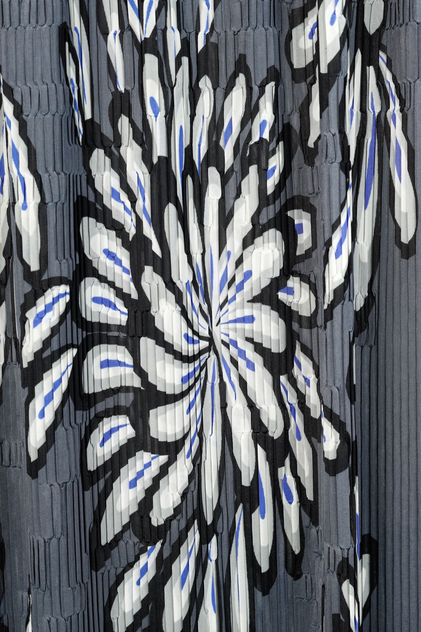 Pleats Please Issey Miyake Issey Miyake Grey Pleated Floral-Print Skirt Size 24" / US 00 / IT 34 - 6 Thumbnail