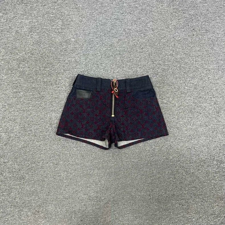 Louis Vuitton Louis Vuitton Flocked full-print presbyopic denim shorts Size US 38 / EU 54 - 1 Thumbnail