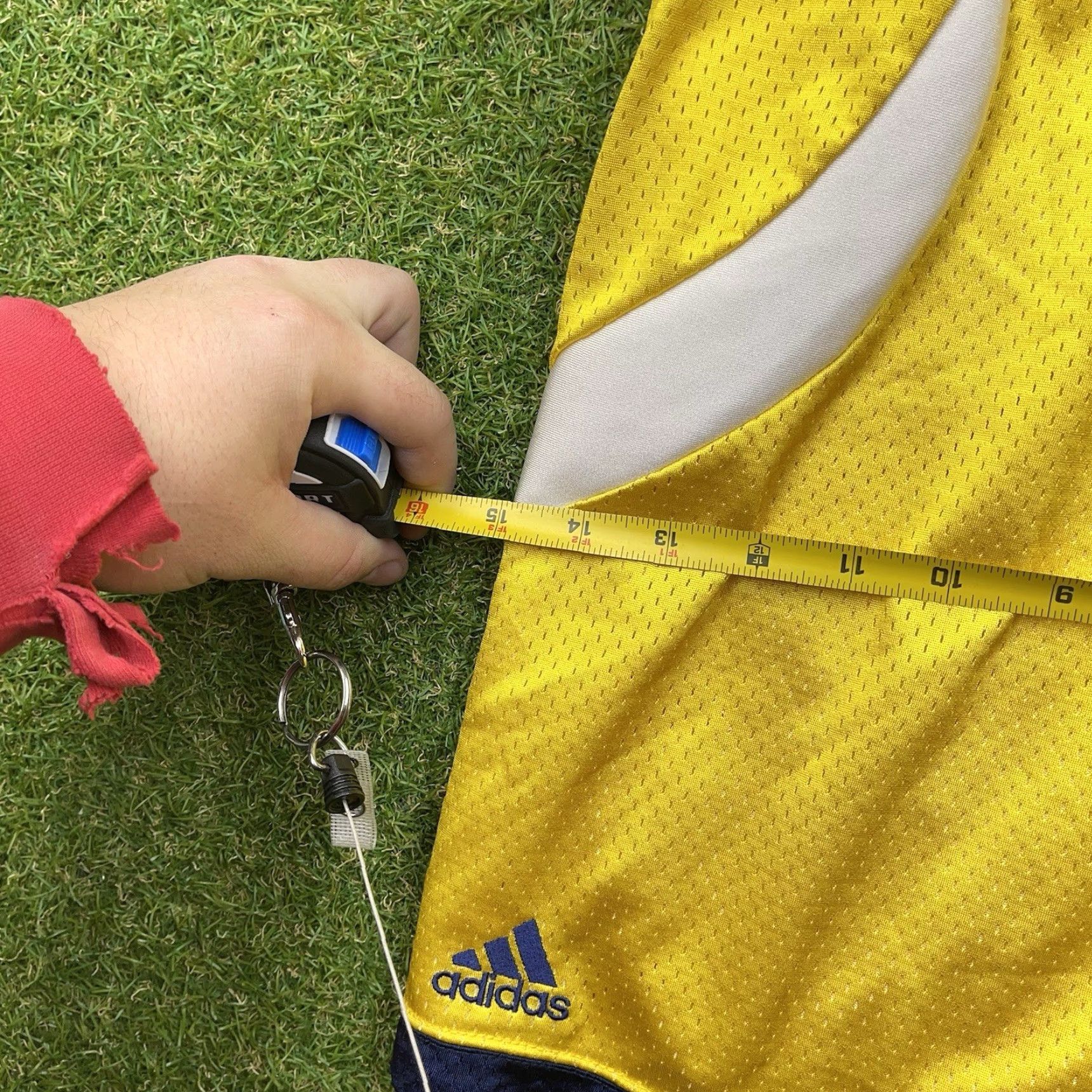 Adidas VINTAGE adidas Michigan Wolverines Shorts Mens L Yellow Jersey Logo Embroidered Team Issued Y2K Casual Sports University USA Basketball Baggy Pro Cut Size US 33 - 7 Thumbnail