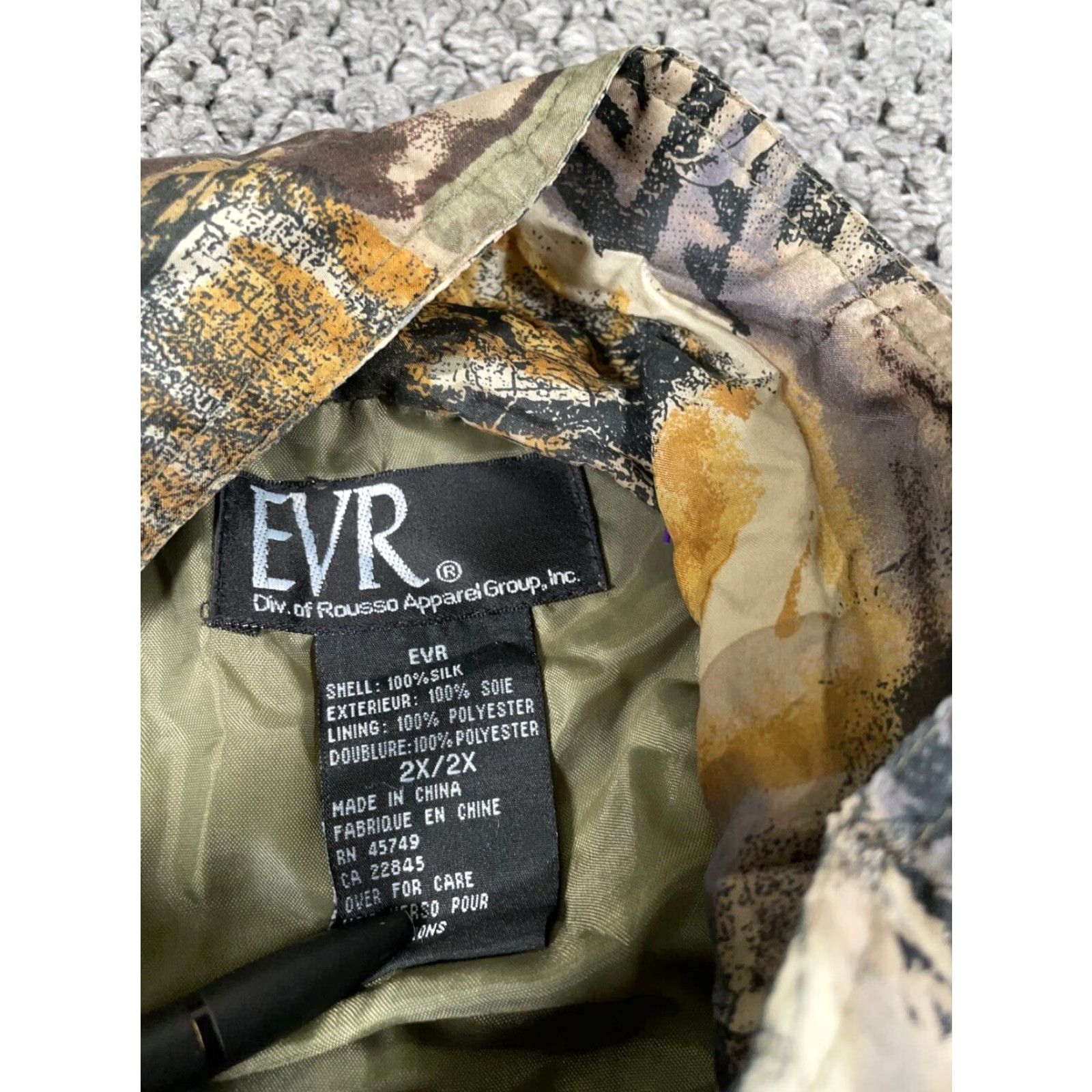 Vintage EVR Jacket Geometric Silk Zip Green 2X Women’s Casual Full Zip Lightweight Windbreaker Pockets 90s Tribal/Vintage Not Vintage Size XXL / US 16-18 / IT 52-54 - 3 Thumbnail