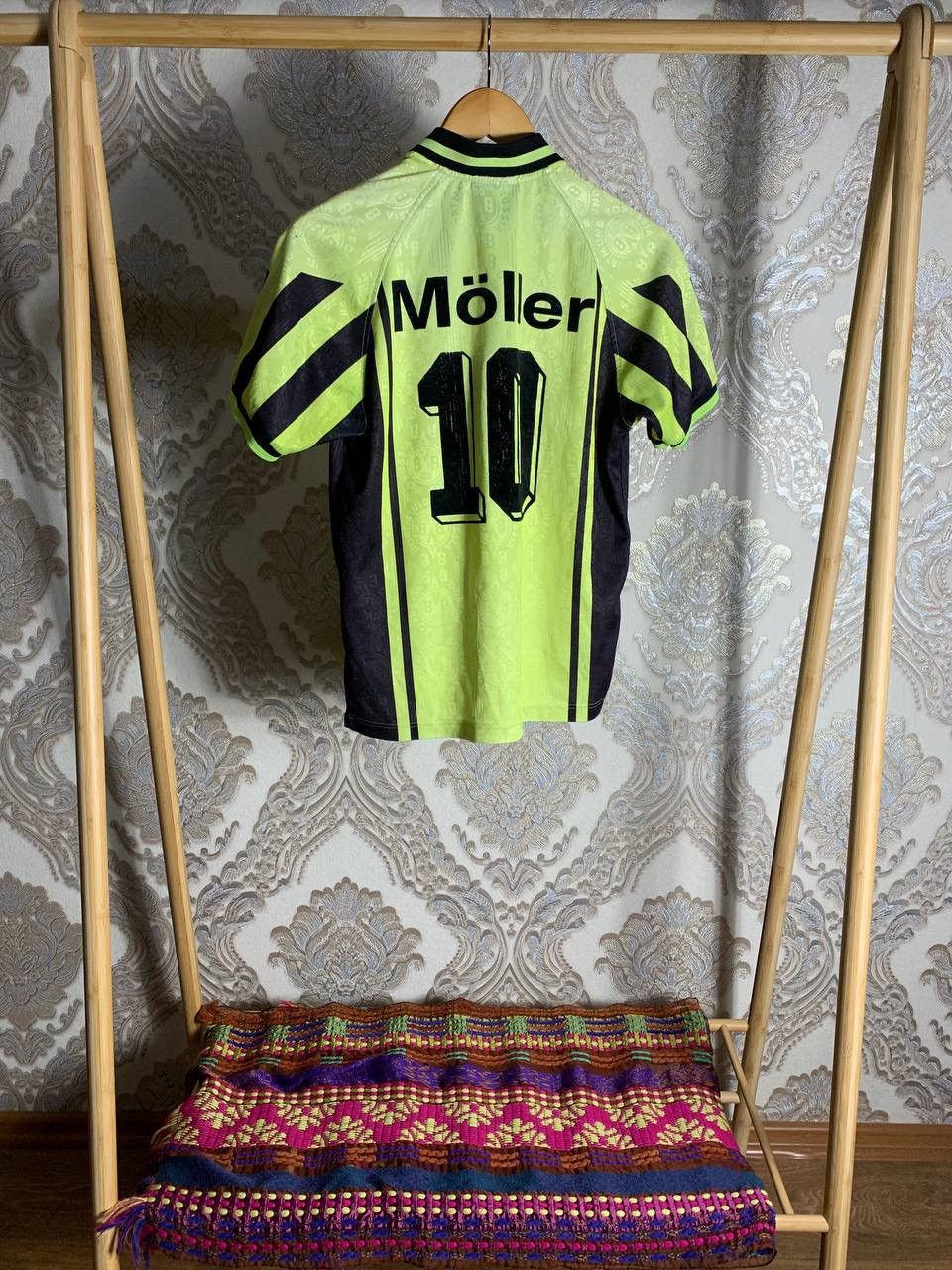 Vintage VERY RARE NIKE FC BORUSSIA DORTMUND GERMANY SOCCER JERSEY Size US XS / EU 42 / 0 - 15 Thumbnail