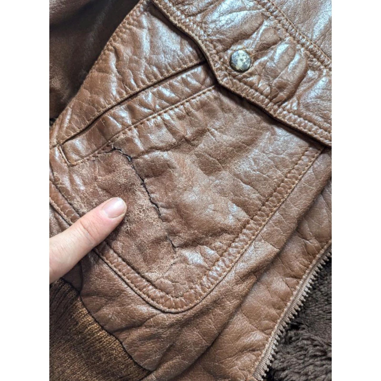 Vintage VINTAGE Richman Brothers leather bomber Jacket M 40-42 Brown Mens Vintage 1970s Flight Flyers Patina faux mouton collar Four front pockets Size US M / EU 48-50 / 2 - 6 Thumbnail