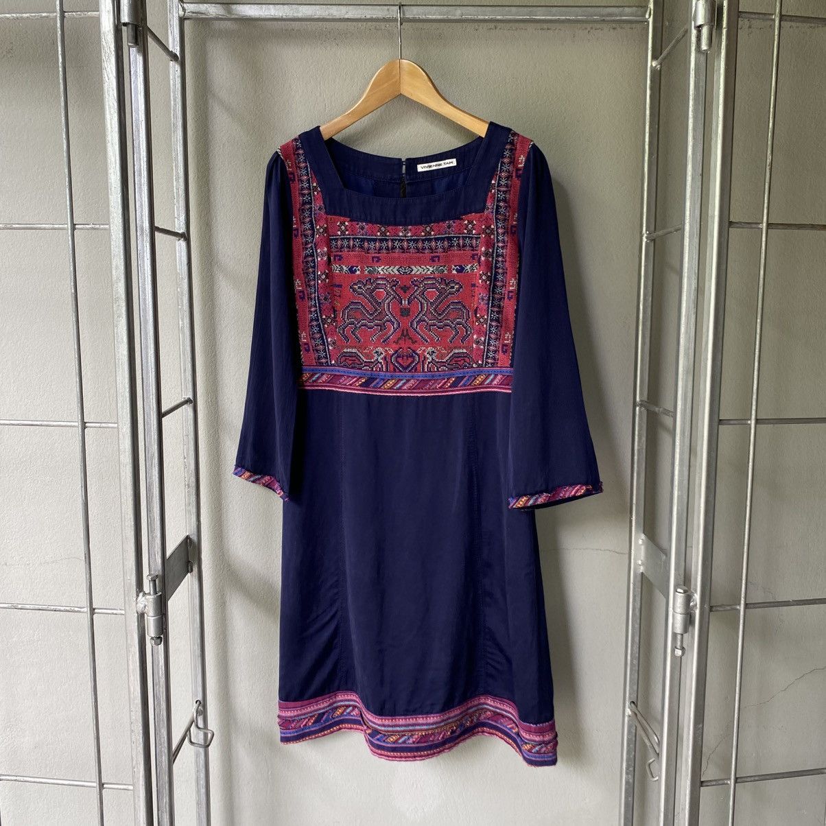 Vivienne Tam VIVIENNE TAM Navy Blue Dress with Pink Embroidered Details Size XS / US 0-2 / IT 36-38 - 1 Thumbnail