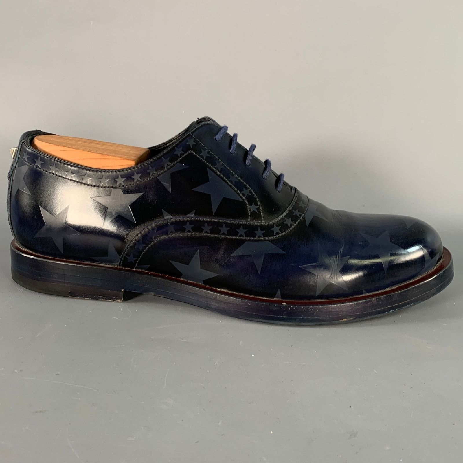 Valentino Size 7.5 Navy Embossed Stars Leather Oxford Lace-Up Shoes Size US 7.5 / EU 40-41 - 2 Thumbnail
