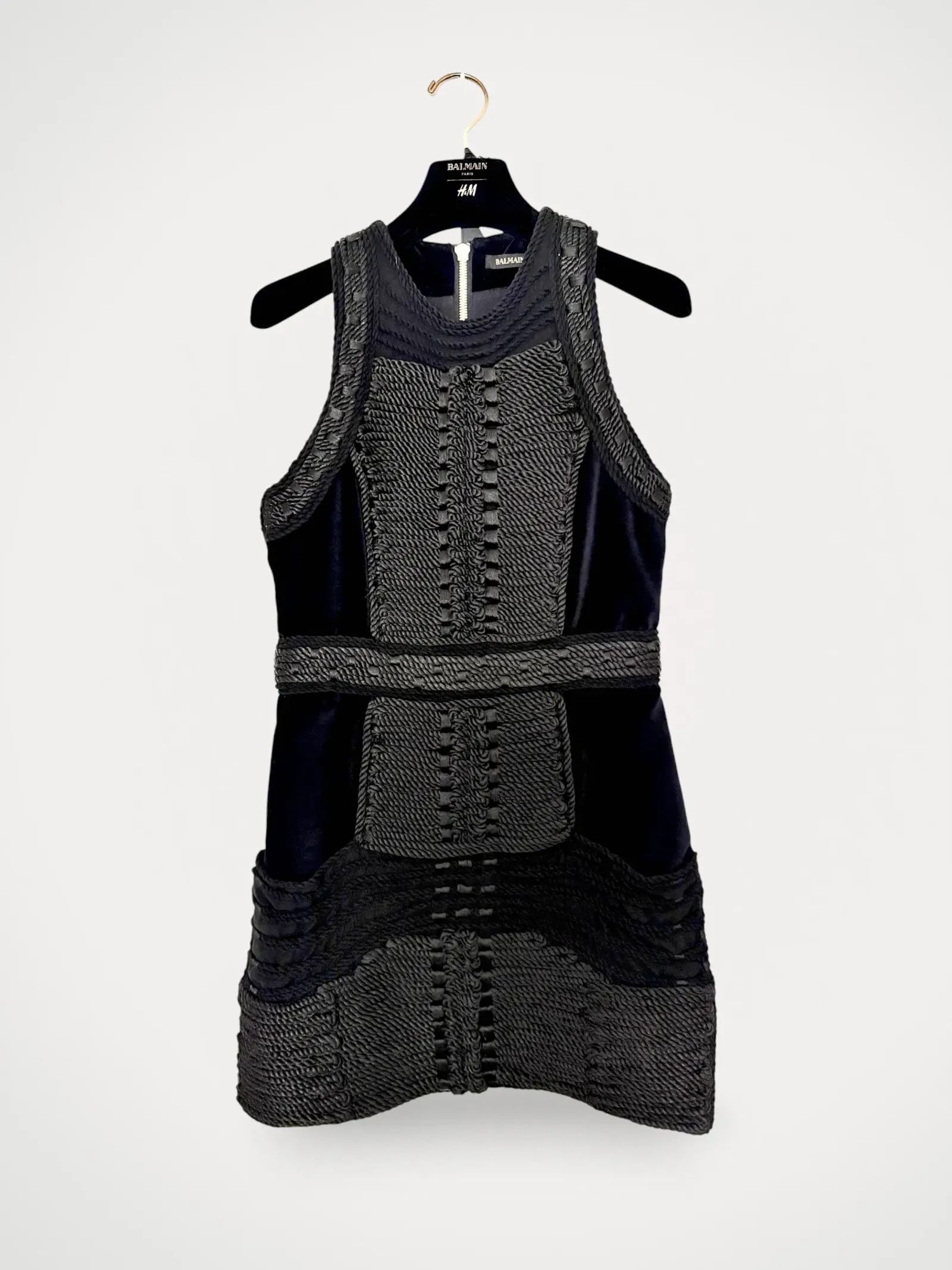 ワンピース BALMAIN SS25 'Filo Leone Catena' dress (EF1R2390KH99 EAB) Balmain 'filo leone catena' dress available on julian