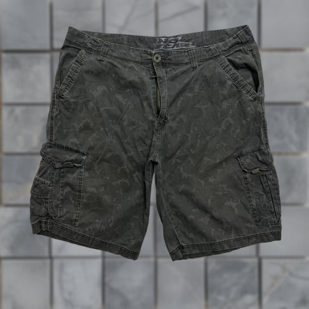 No Fear No Fear Royal Cargo Shorts Mens 38 Gray Camouflage Relaxed Fit Inseam 12 in Cargo Pocket Summer Colorful Shirt? Size US 38 / EU 54 - 1 Thumbnail