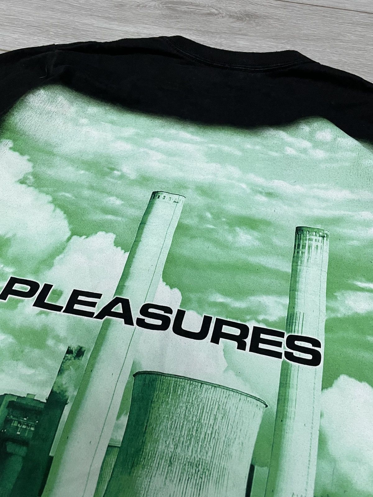 Pleasures Pleasures Desolation T-Shirt tee nuclear station over print Size US S / EU 44-46 / 1 - 7 Thumbnail
