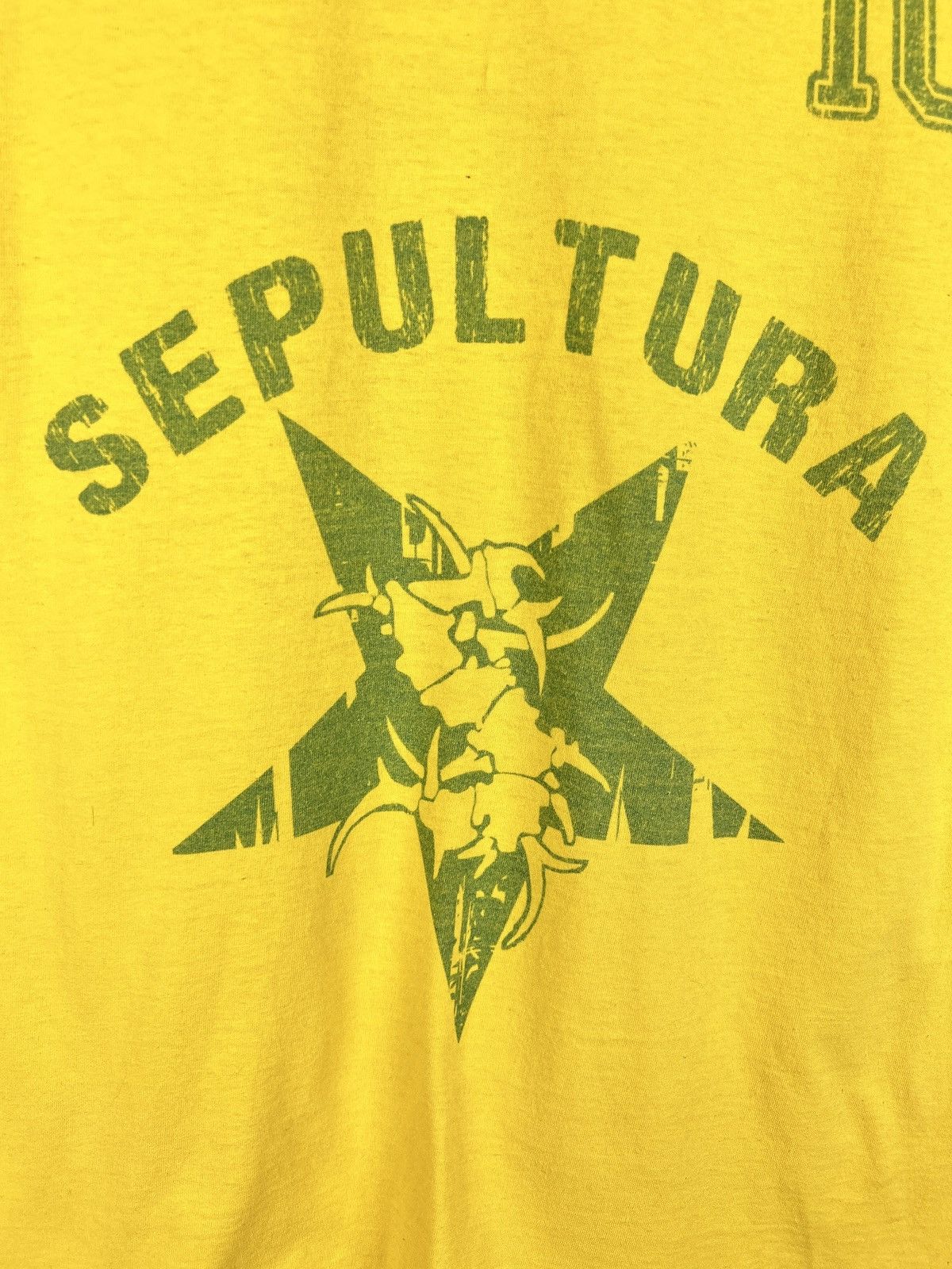 Band Tees 00s Vintage Sepultura Metal #10 Brazil Jersey Style T-Shirt Size US M / EU 48-50 / 2 - 2 Thumbnail