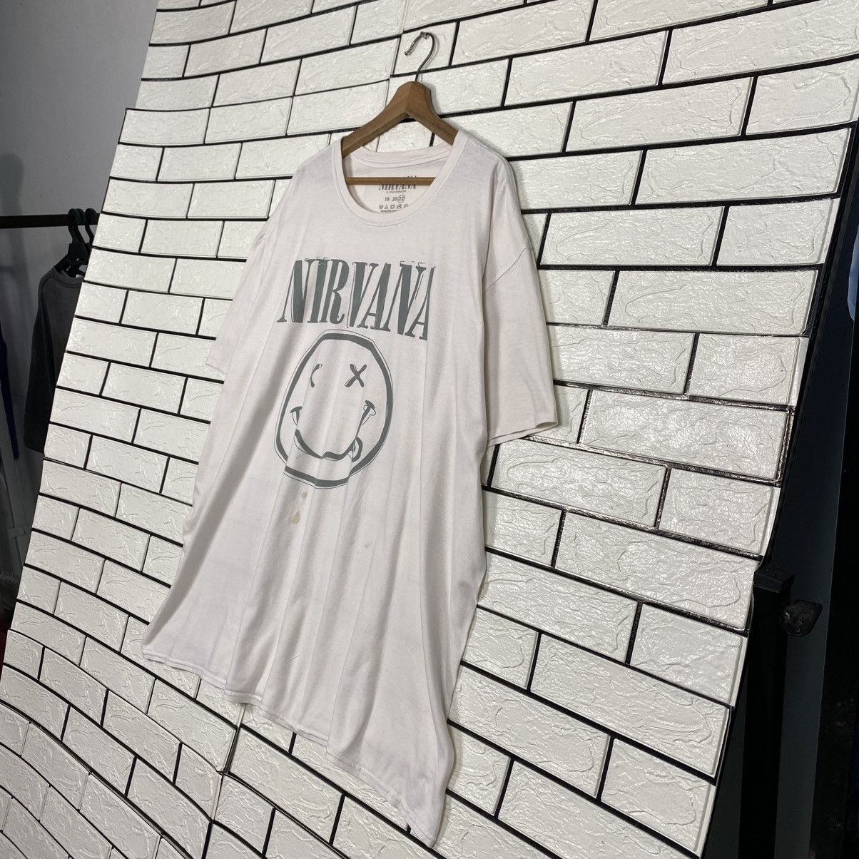Band Tees 📌Vintage T-Shirt Short Sleeve Nirvana Big Logo Size US M / EU 48-50 / 2 - 3 Thumbnail
