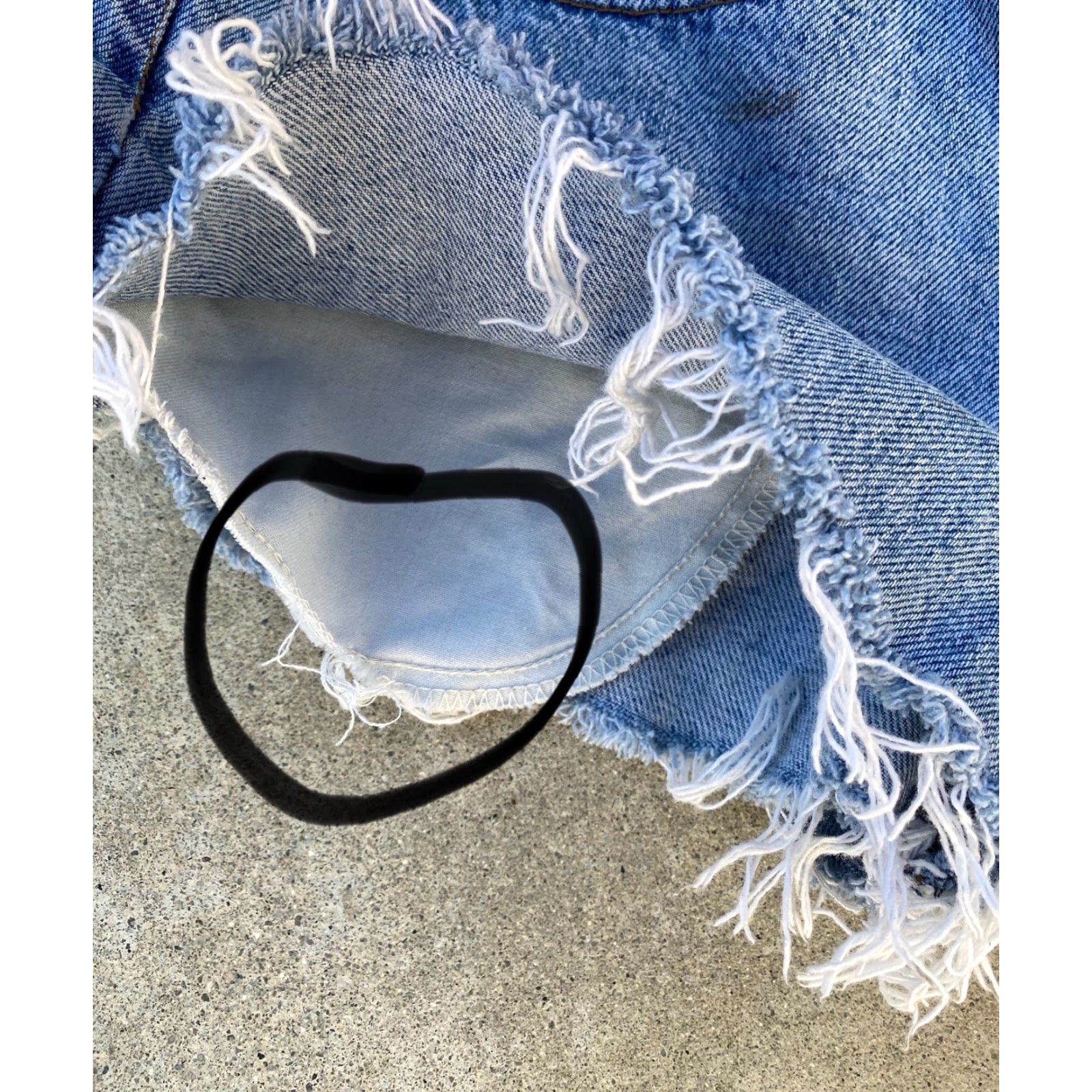 Guess VINTAGE GUESS Denim Shorts Button Fly Cut-Off 31 in Waist Blue Women's 80s 90s Casual Pockets Frayed Hem Rise High Womens Size 24" / US 00 / IT 34 - 7 Thumbnail